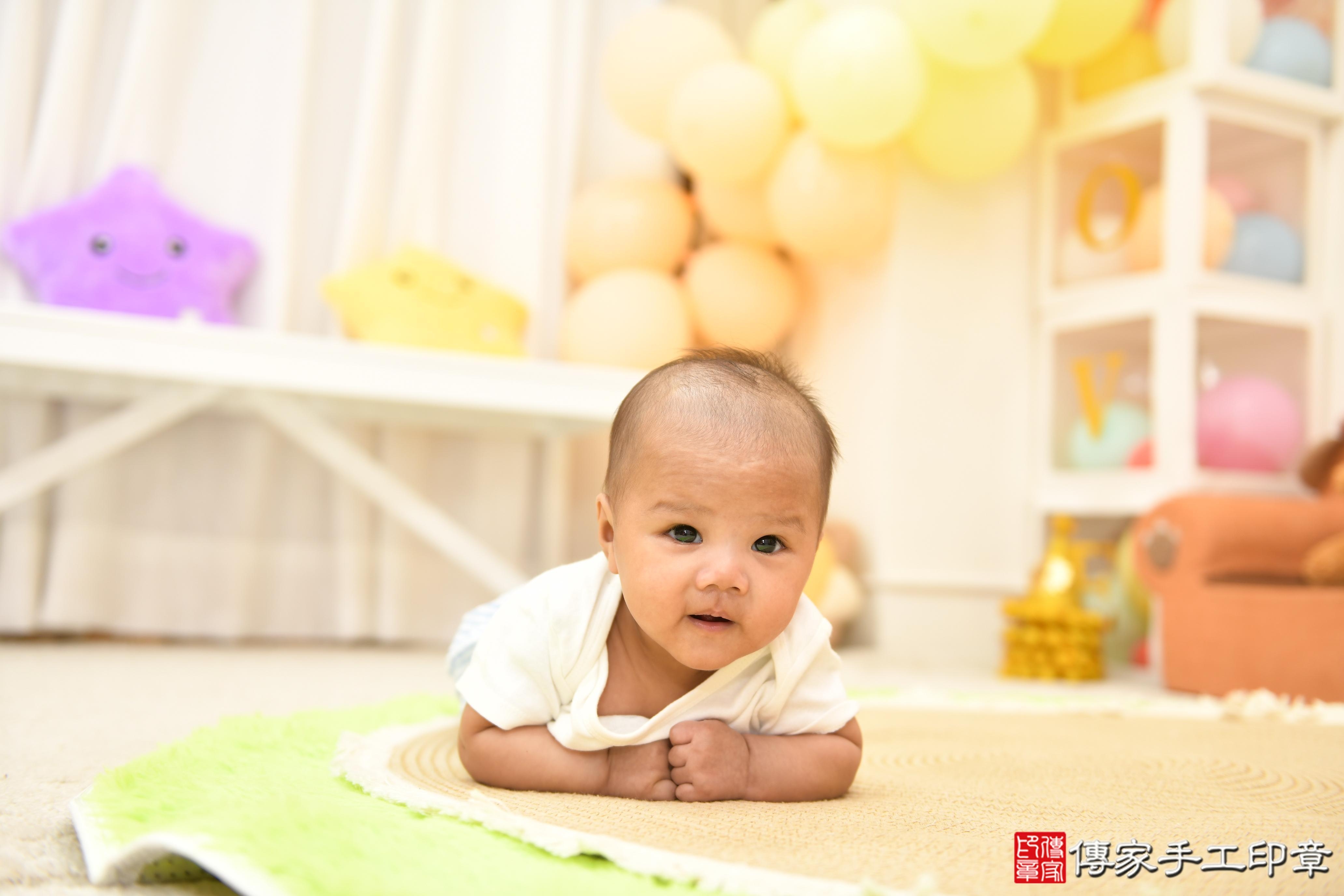 傳家手工印章高雄店、抓周、度脺、美式風會場、傳家嬰兒古禮、吉祥話、抓周道具物品24種、拍照。抓周證書。寶寶抓周、滿周歲、生日快樂、祝福