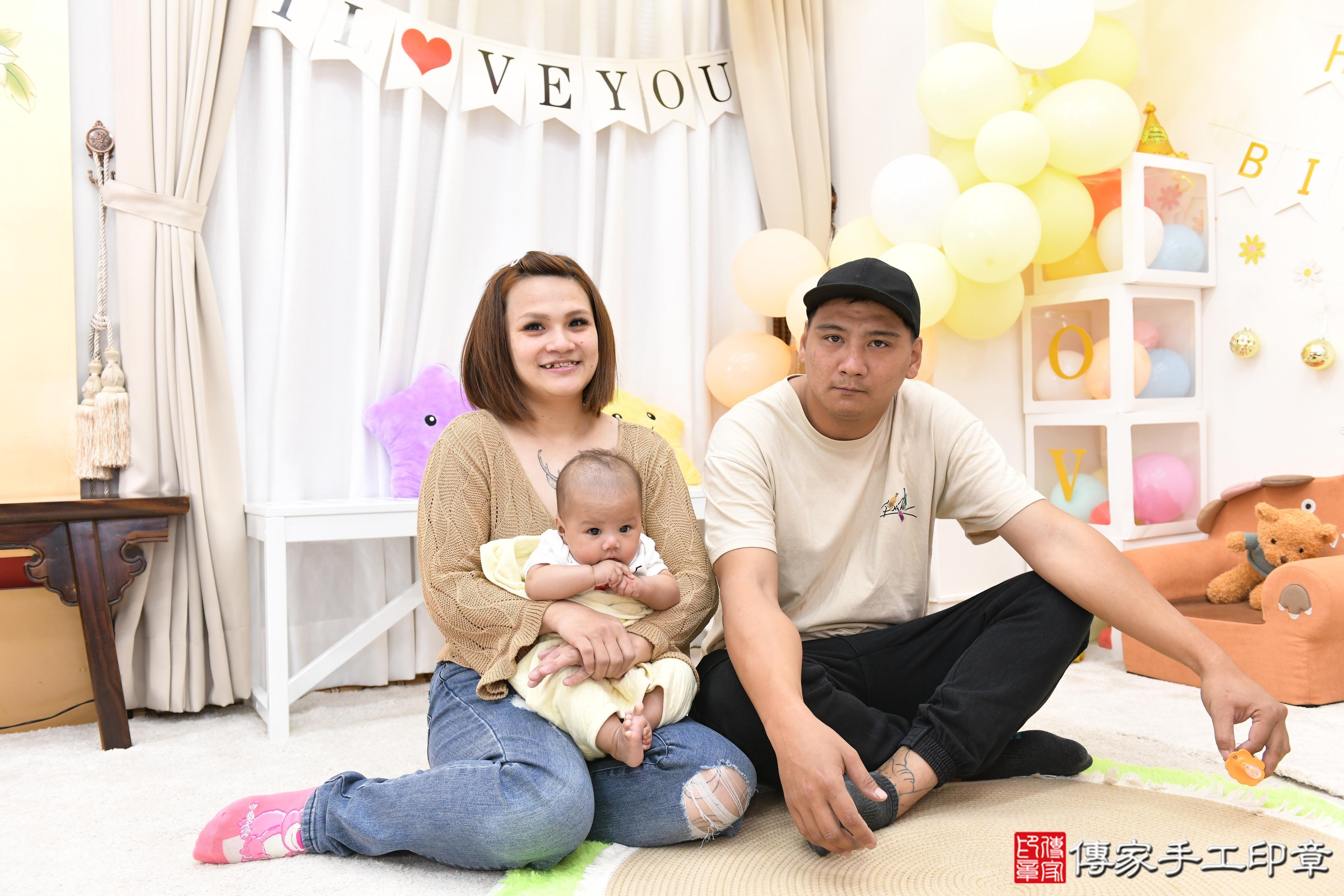 傳家手工印章高雄店、抓周、度脺、美式風會場、傳家嬰兒古禮、吉祥話、抓周道具物品24種、拍照。抓周證書。寶寶抓周、滿周歲、生日快樂、祝福