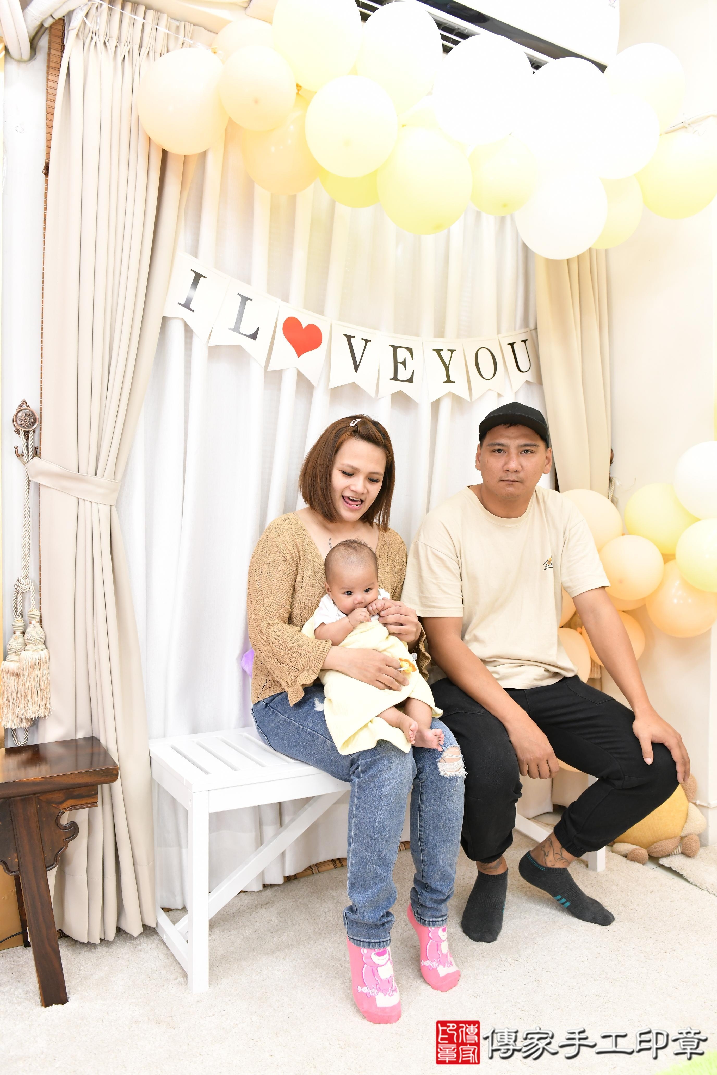 傳家手工印章高雄店、抓周、度脺、美式風會場、傳家嬰兒古禮、吉祥話、抓周道具物品24種、拍照。抓周證書。寶寶抓周、滿周歲、生日快樂、祝福