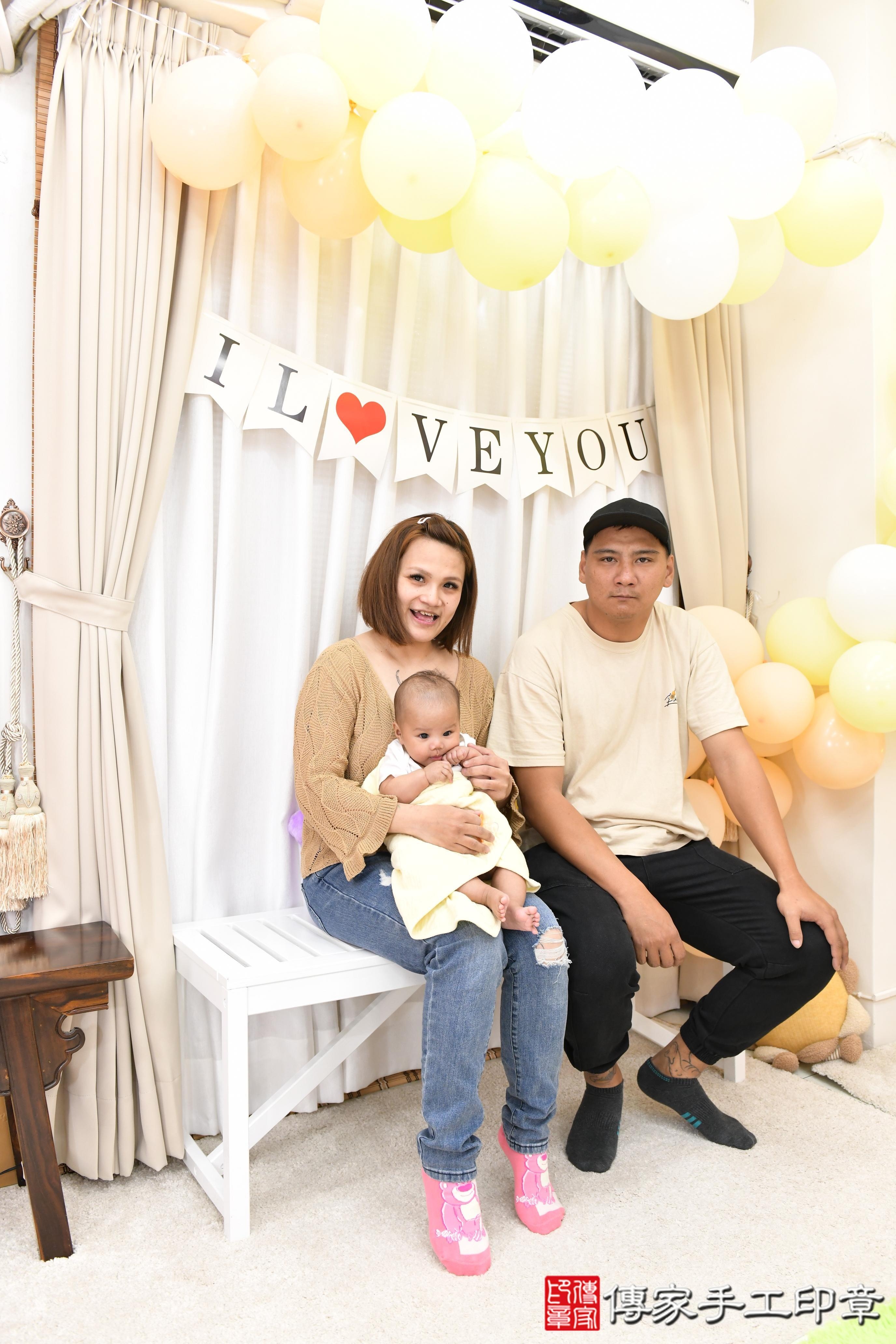 傳家手工印章高雄店、抓周、度脺、美式風會場、傳家嬰兒古禮、吉祥話、抓周道具物品24種、拍照。抓周證書。寶寶抓周、滿周歲、生日快樂、祝福