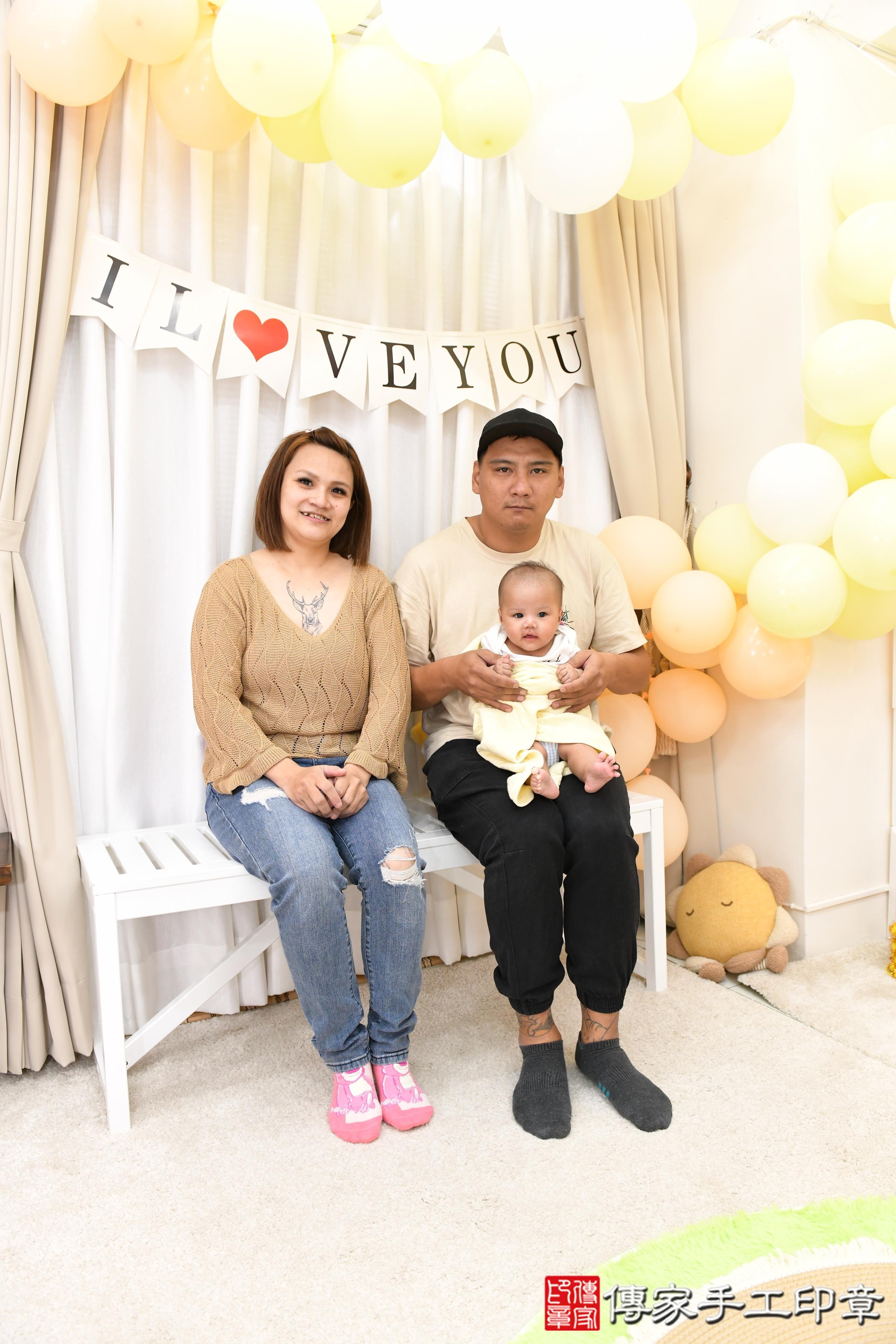 傳家手工印章高雄店、抓周、度脺、美式風會場、傳家嬰兒古禮、吉祥話、抓周道具物品24種、拍照。抓周證書。寶寶抓周、滿周歲、生日快樂、祝福