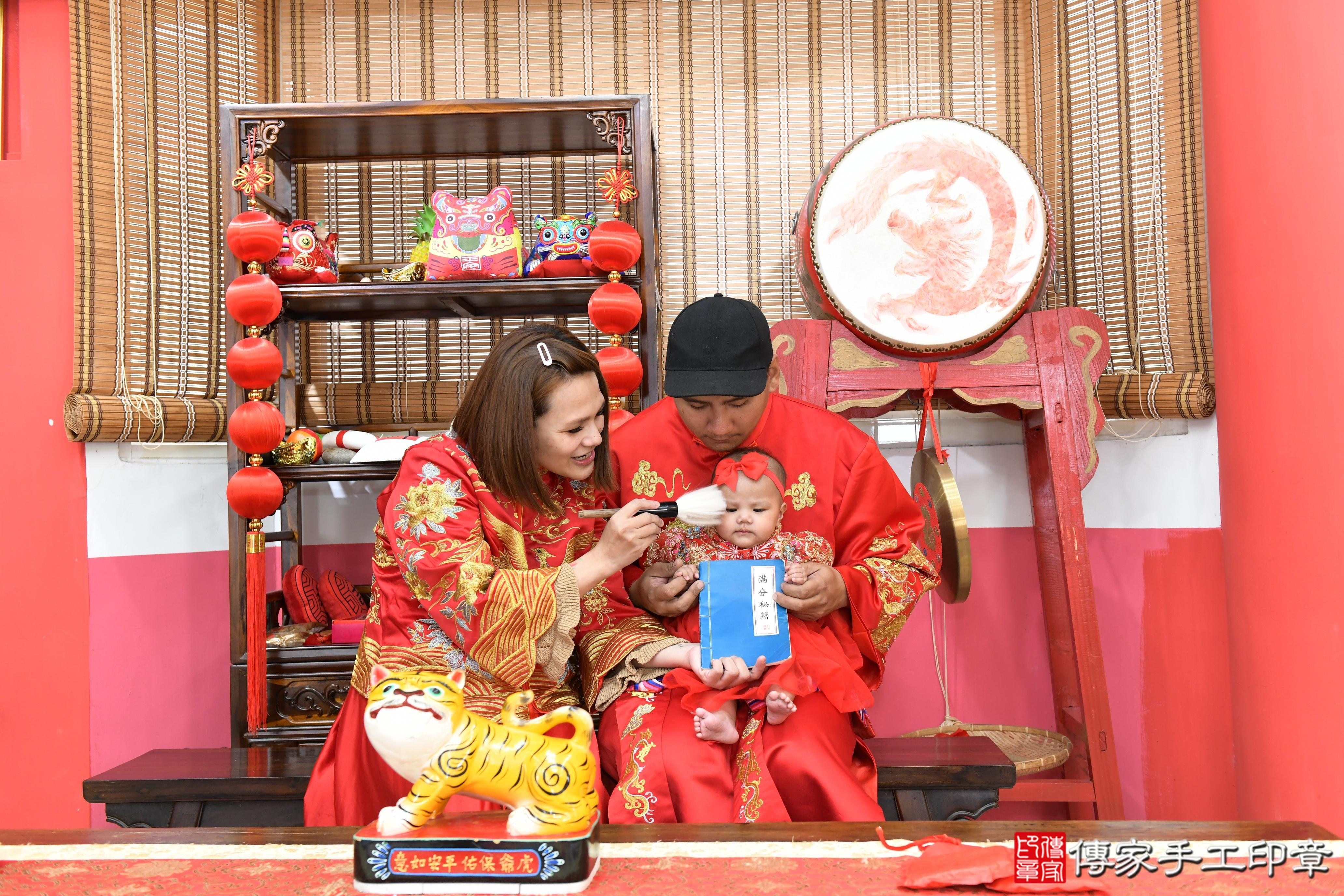 傳家手工印章高雄店、抓周、度脺、美式風會場、傳家嬰兒古禮、吉祥話、抓周道具物品24種、拍照。抓周證書。寶寶抓周、滿周歲、生日快樂、祝福