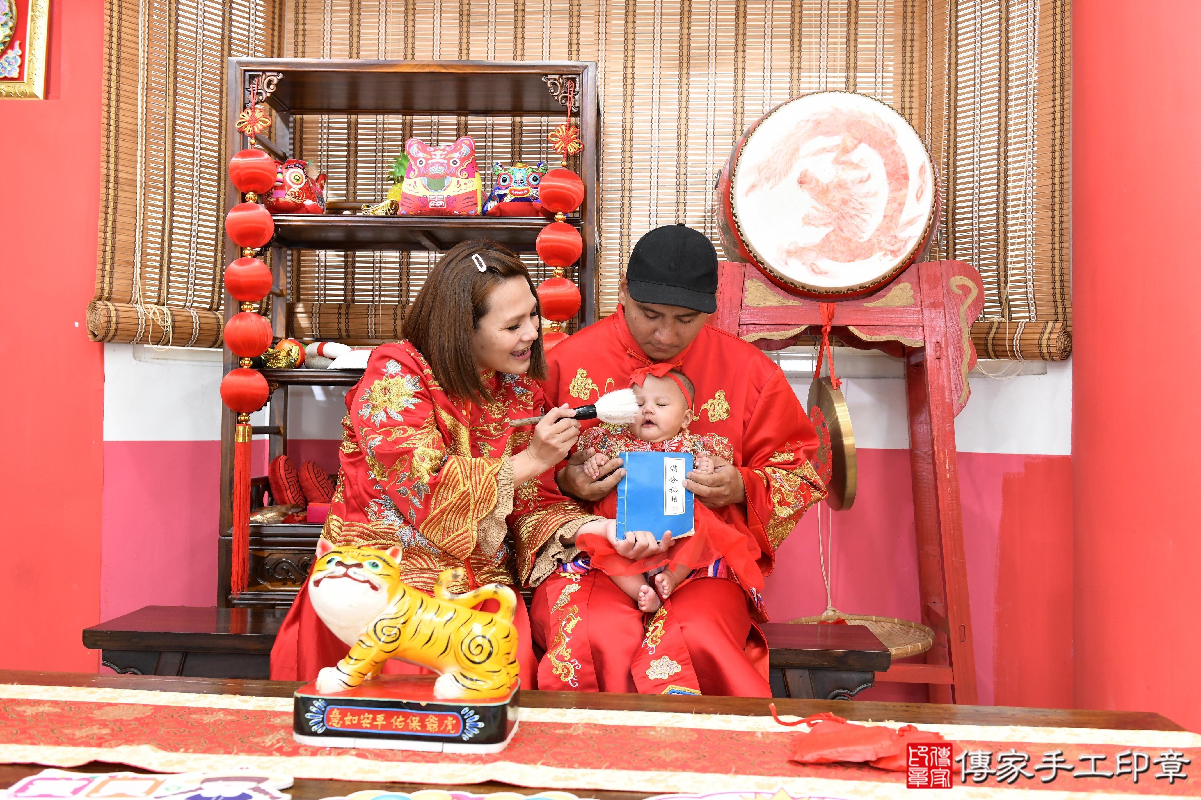 傳家手工印章高雄店、抓周、度脺、美式風會場、傳家嬰兒古禮、吉祥話、抓周道具物品24種、拍照。抓周證書。寶寶抓周、滿周歲、生日快樂、祝福