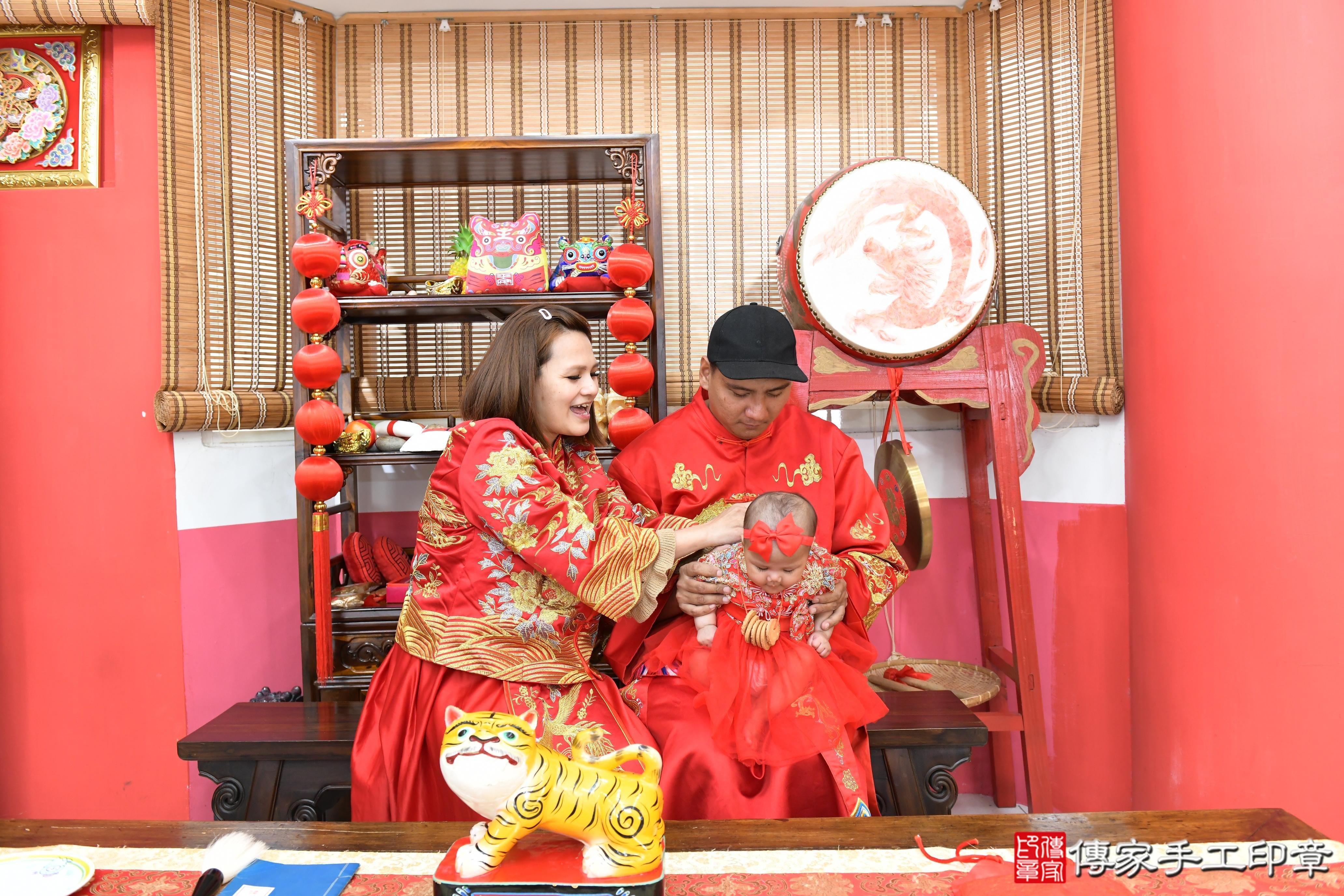 傳家手工印章高雄店、抓周、度脺、美式風會場、傳家嬰兒古禮、吉祥話、抓周道具物品24種、拍照。抓周證書。寶寶抓周、滿周歲、生日快樂、祝福