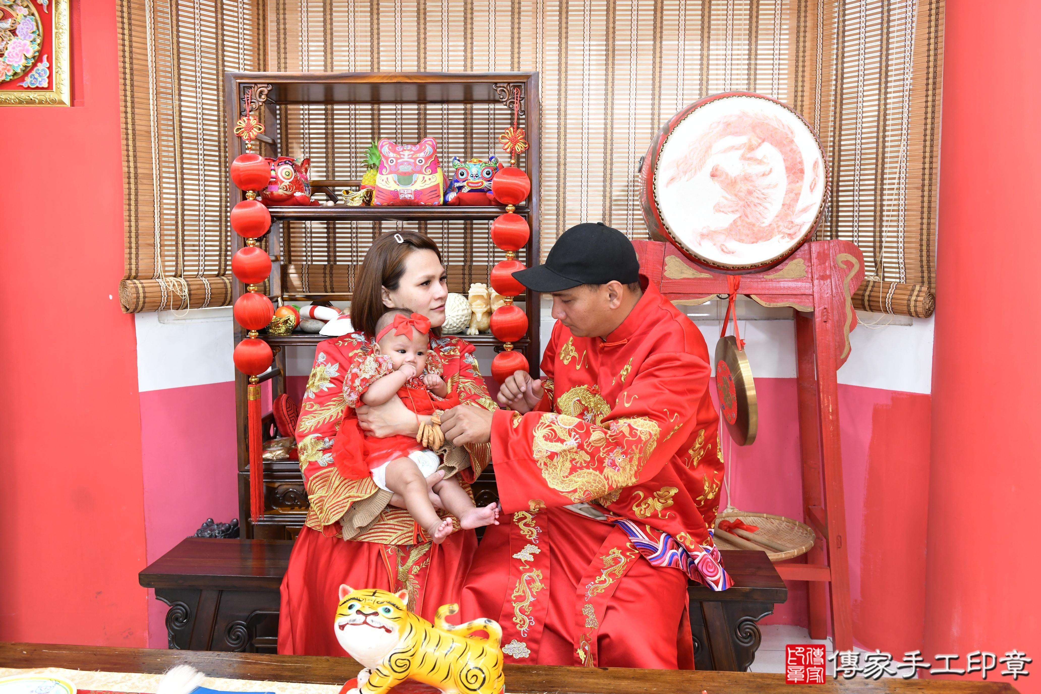 傳家手工印章高雄店、抓周、度脺、美式風會場、傳家嬰兒古禮、吉祥話、抓周道具物品24種、拍照。抓周證書。寶寶抓周、滿周歲、生日快樂、祝福