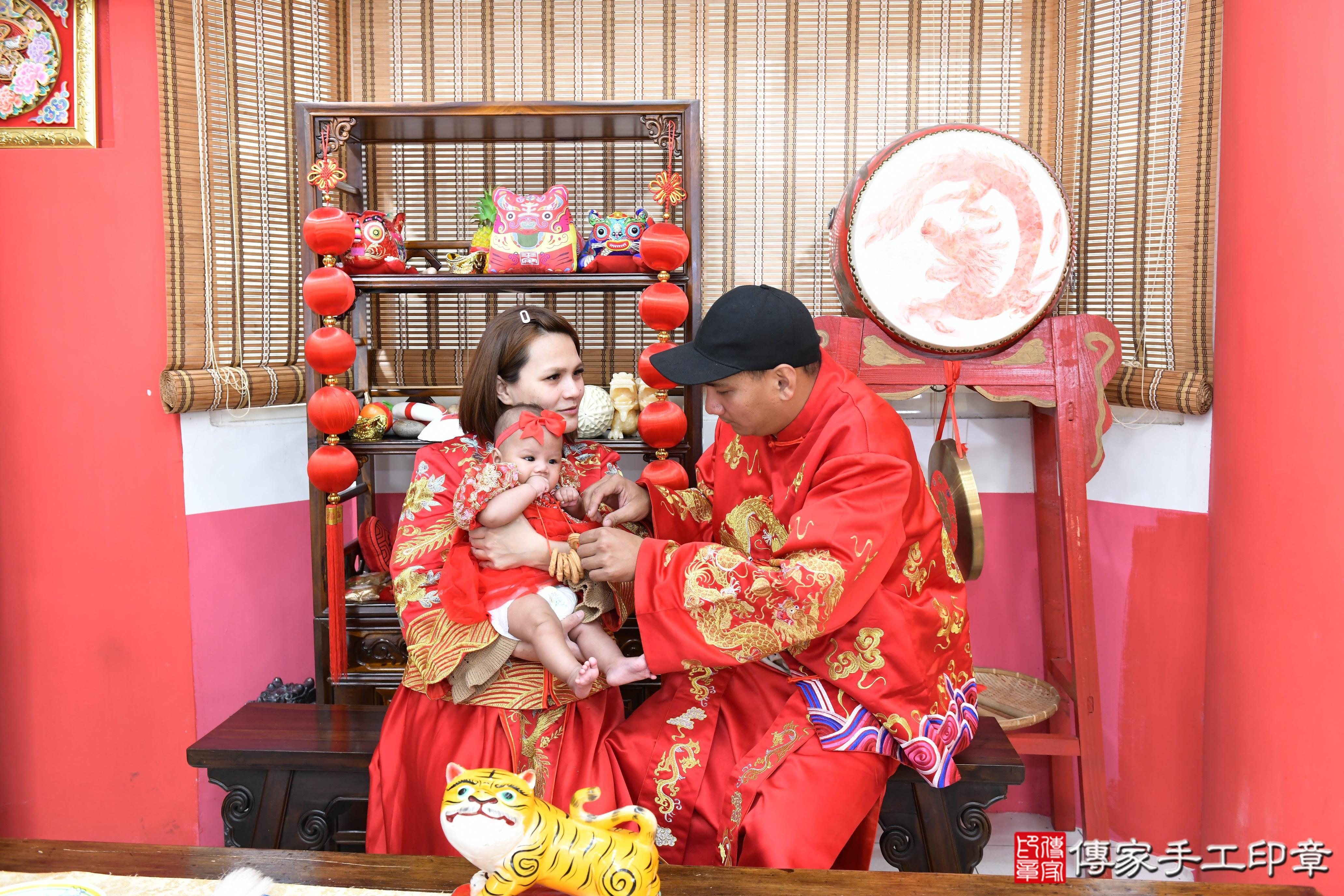 傳家手工印章高雄店、抓周、度脺、美式風會場、傳家嬰兒古禮、吉祥話、抓周道具物品24種、拍照。抓周證書。寶寶抓周、滿周歲、生日快樂、祝福