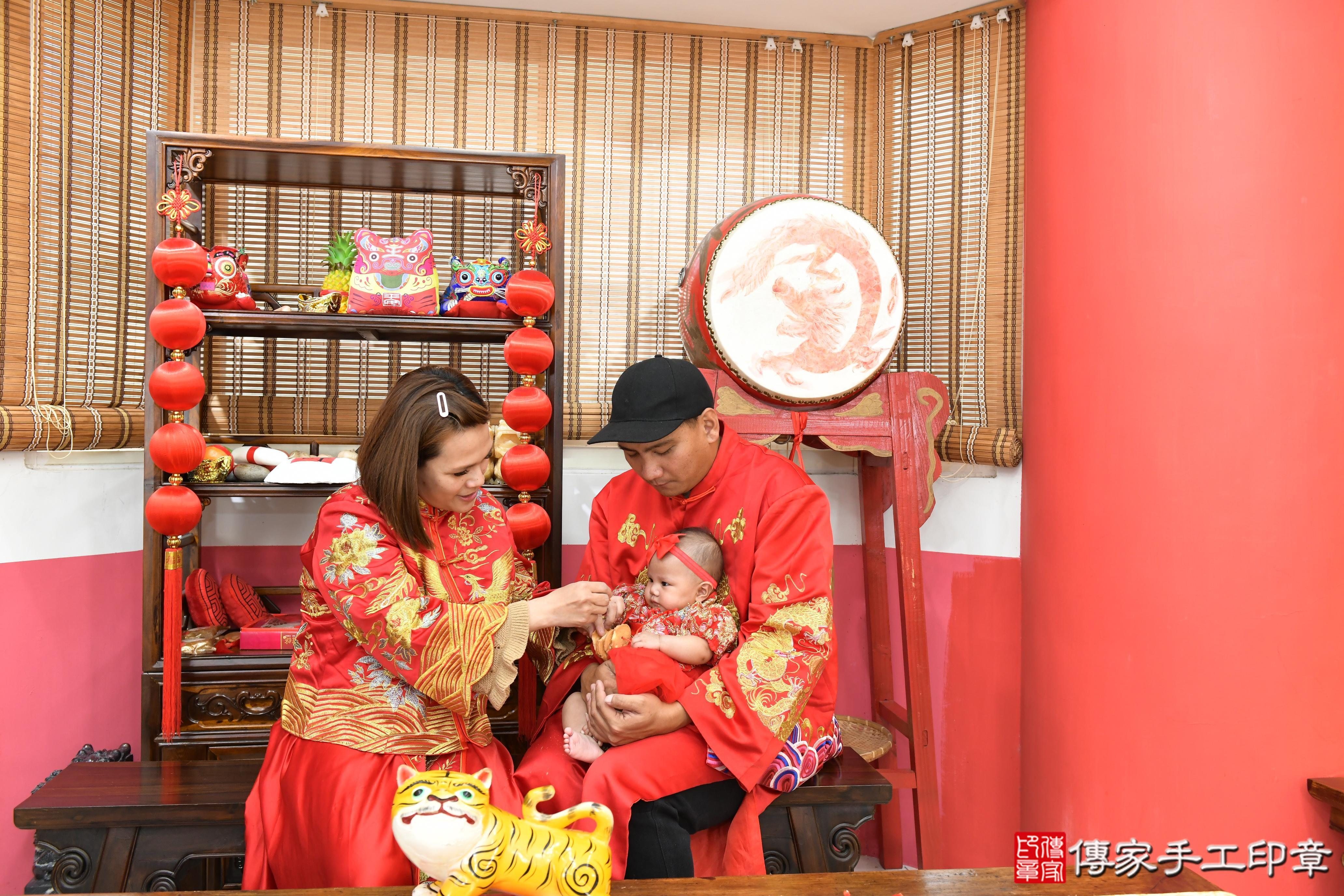 傳家手工印章高雄店、抓周、度脺、美式風會場、傳家嬰兒古禮、吉祥話、抓周道具物品24種、拍照。抓周證書。寶寶抓周、滿周歲、生日快樂、祝福