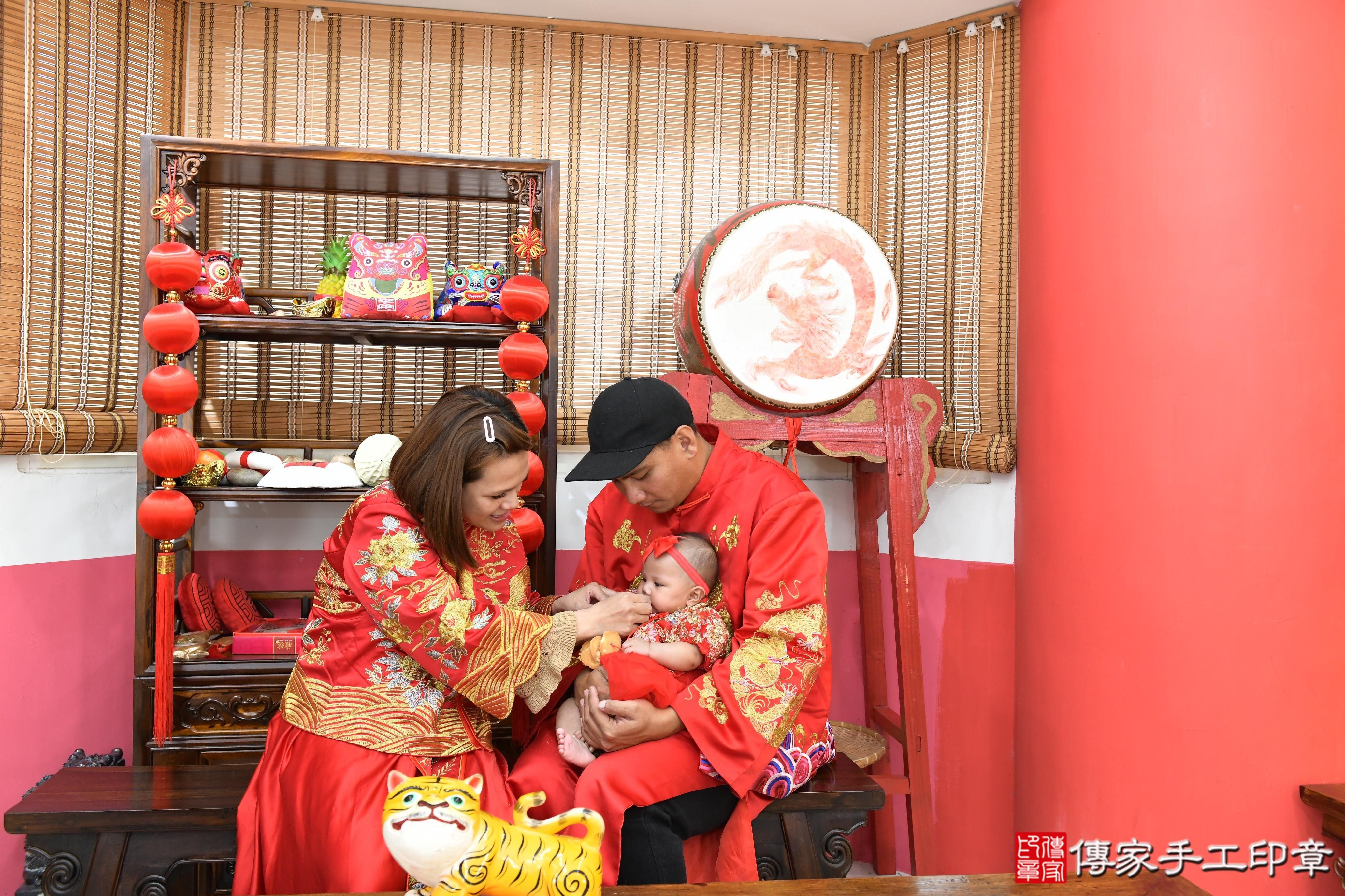 傳家手工印章高雄店、抓周、度脺、美式風會場、傳家嬰兒古禮、吉祥話、抓周道具物品24種、拍照。抓周證書。寶寶抓周、滿周歲、生日快樂、祝福