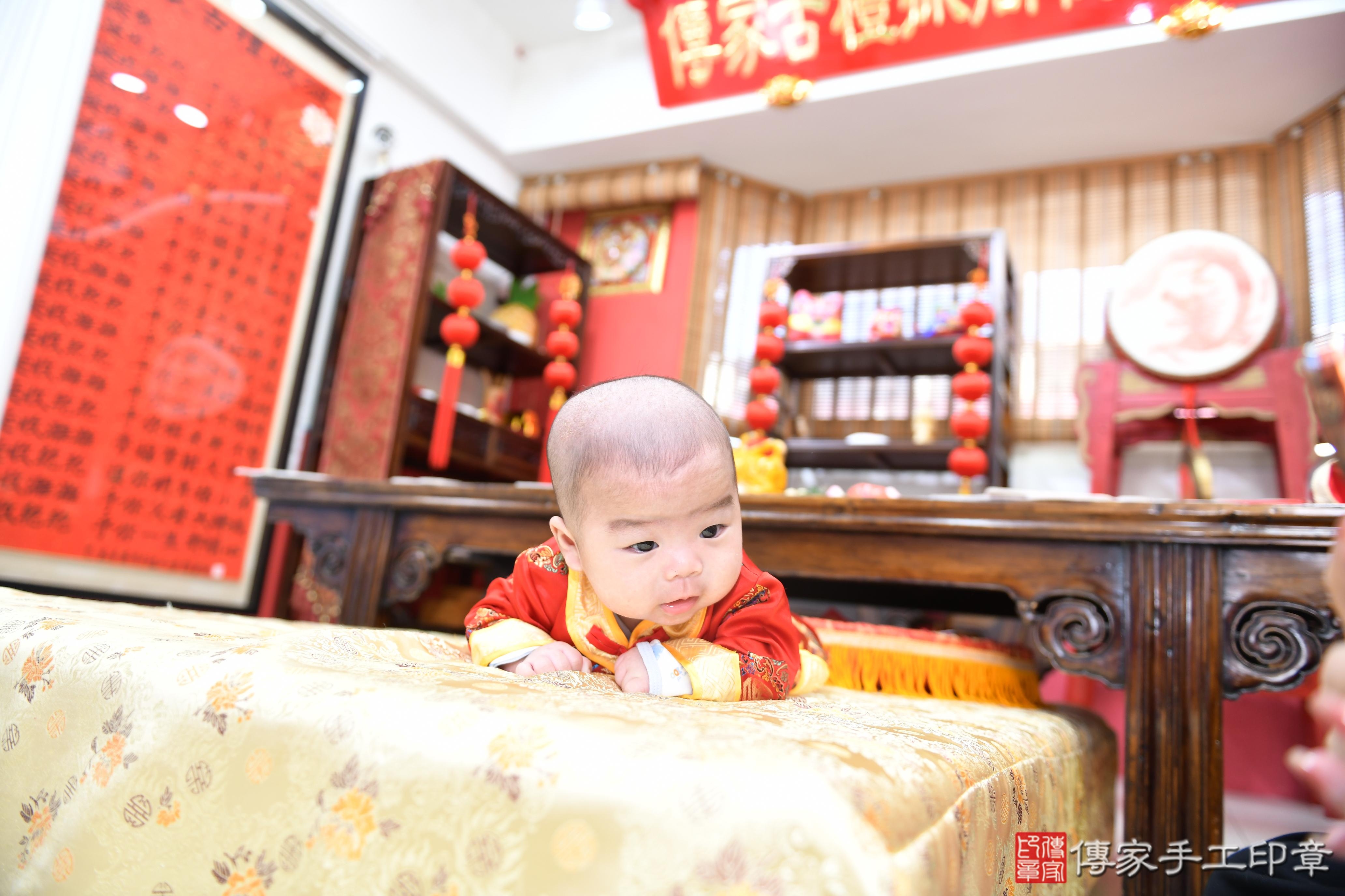 傳家手工印章高雄店、抓周、度脺、美式風會場、傳家嬰兒古禮、吉祥話、抓周道具物品24種、拍照。抓周證書。寶寶抓周、滿周歲、生日快樂、祝福