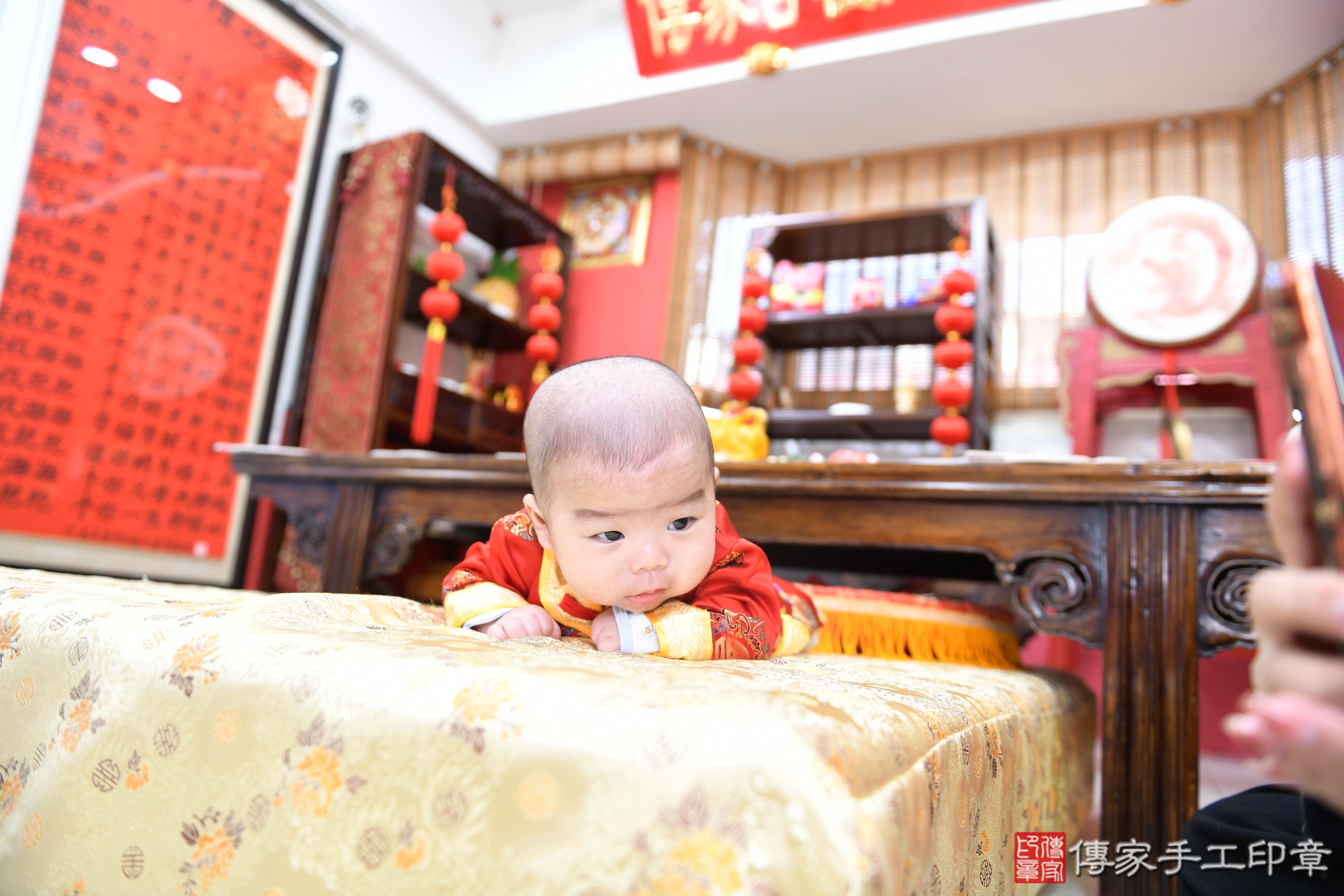 傳家手工印章高雄店、抓周、度脺、美式風會場、傳家嬰兒古禮、吉祥話、抓周道具物品24種、拍照。抓周證書。寶寶抓周、滿周歲、生日快樂、祝福