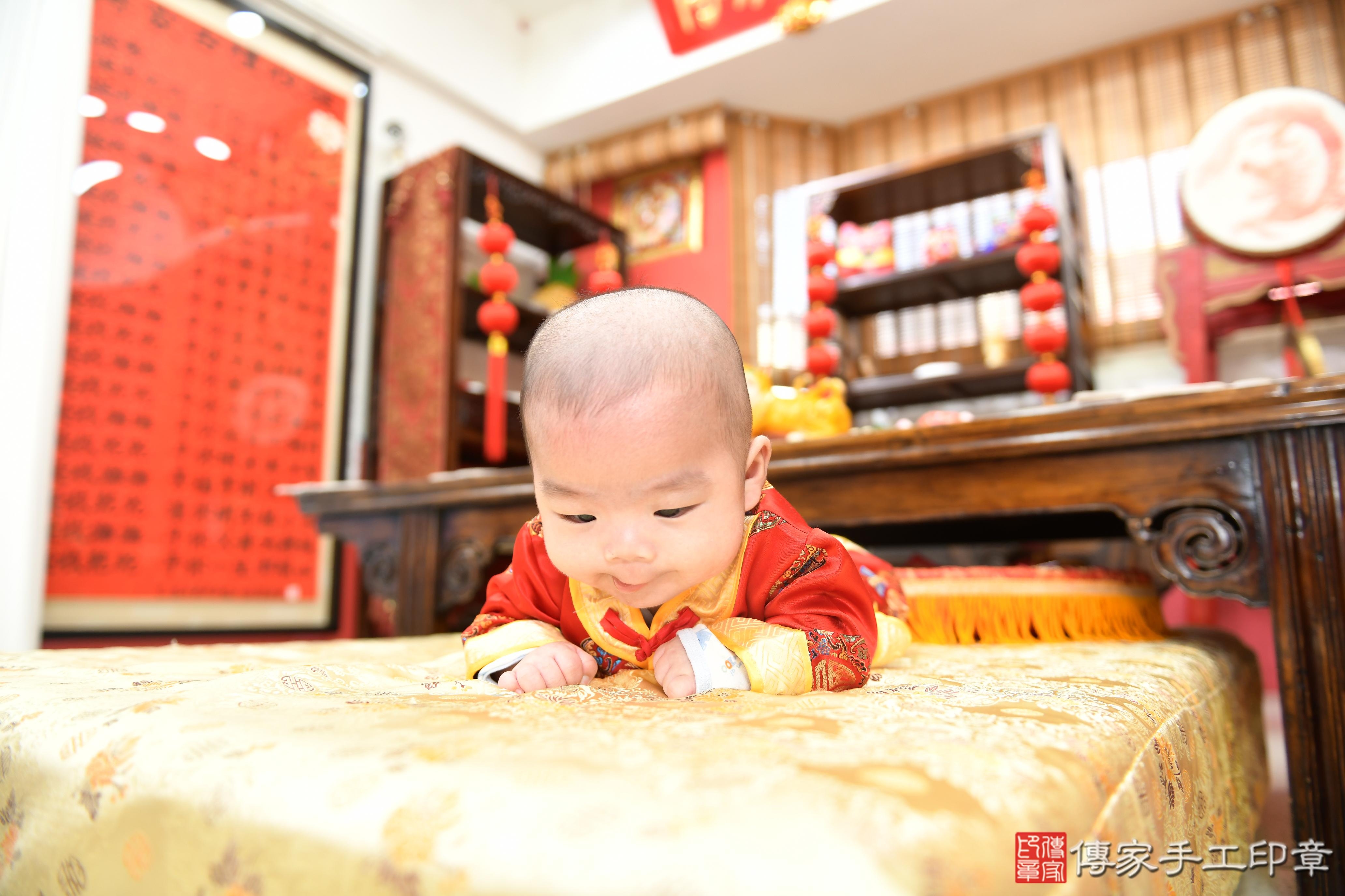 傳家手工印章高雄店、抓周、度脺、美式風會場、傳家嬰兒古禮、吉祥話、抓周道具物品24種、拍照。抓周證書。寶寶抓周、滿周歲、生日快樂、祝福