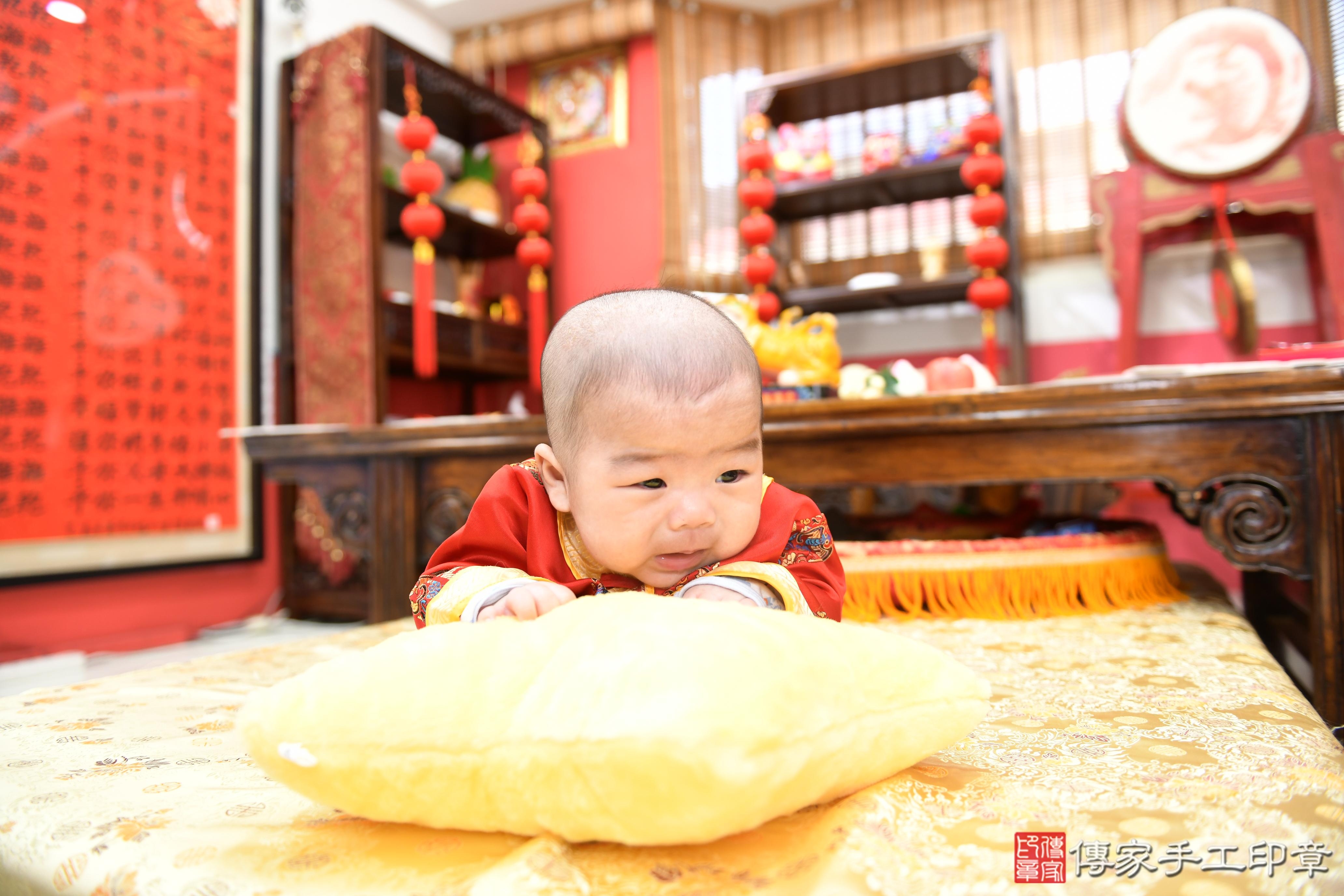 傳家手工印章高雄店、抓周、度脺、美式風會場、傳家嬰兒古禮、吉祥話、抓周道具物品24種、拍照。抓周證書。寶寶抓周、滿周歲、生日快樂、祝福