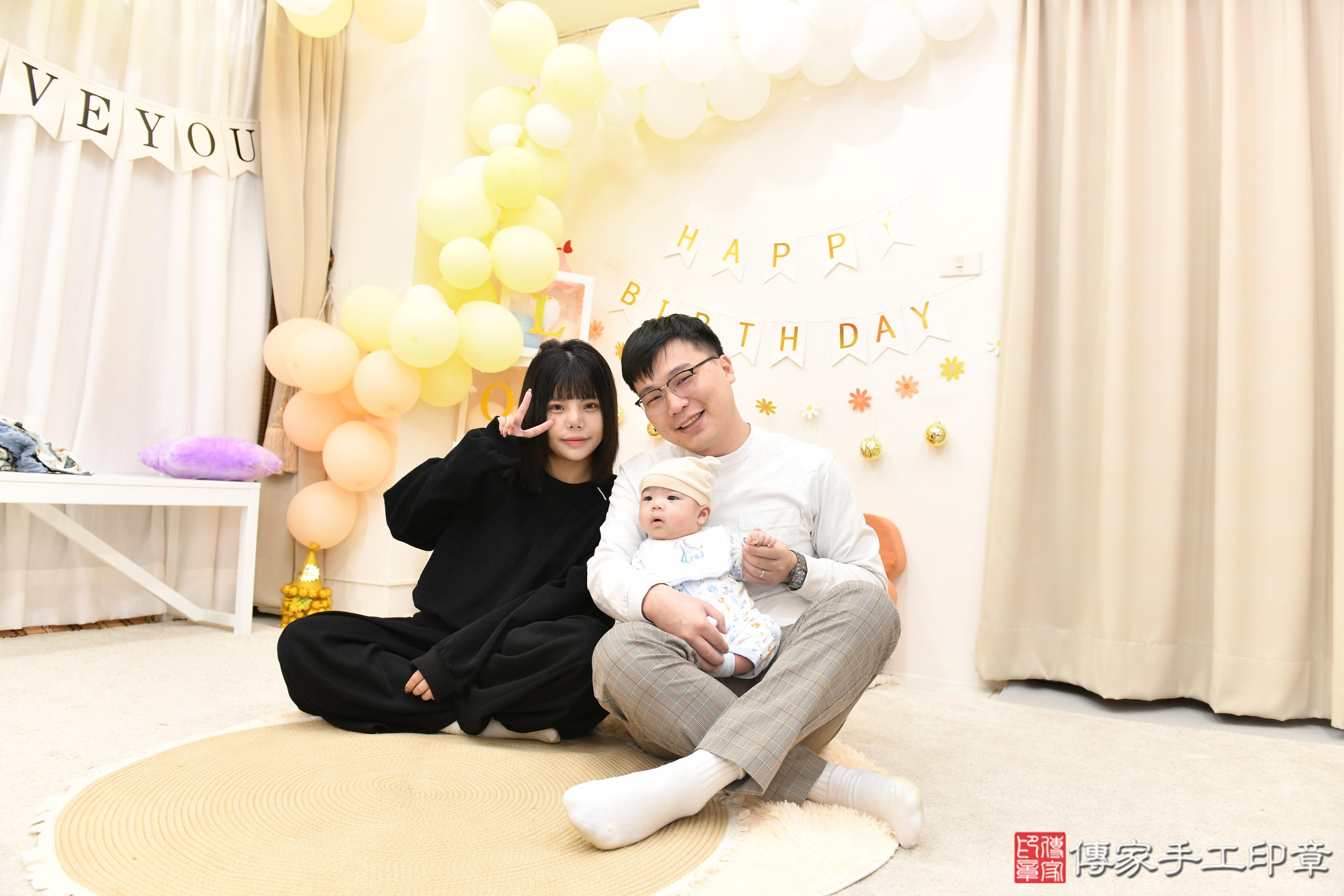 傳家手工印章高雄店、抓周、度脺、美式風會場、傳家嬰兒古禮、吉祥話、抓周道具物品24種、拍照。抓周證書。寶寶抓周、滿周歲、生日快樂、祝福