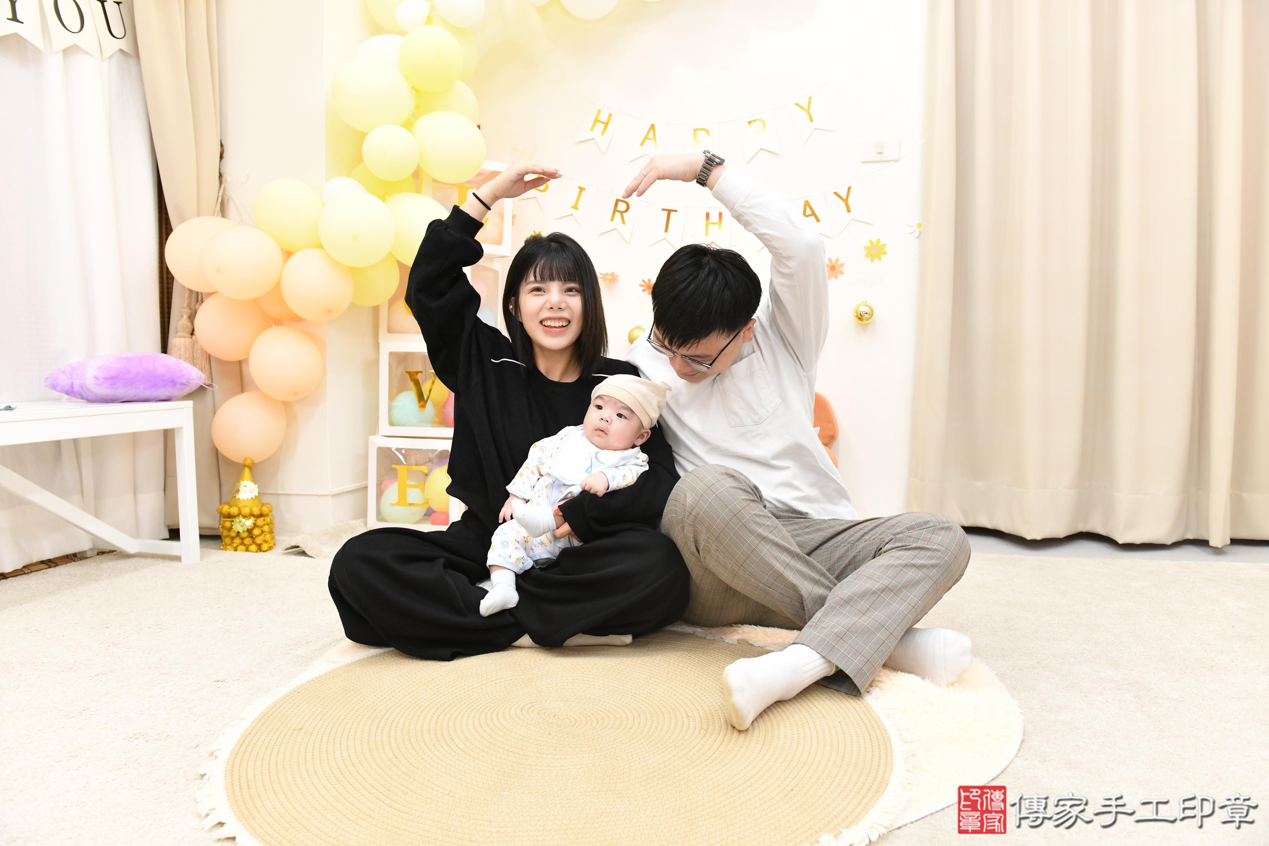 傳家手工印章高雄店、抓周、度脺、美式風會場、傳家嬰兒古禮、吉祥話、抓周道具物品24種、拍照。抓周證書。寶寶抓周、滿周歲、生日快樂、祝福