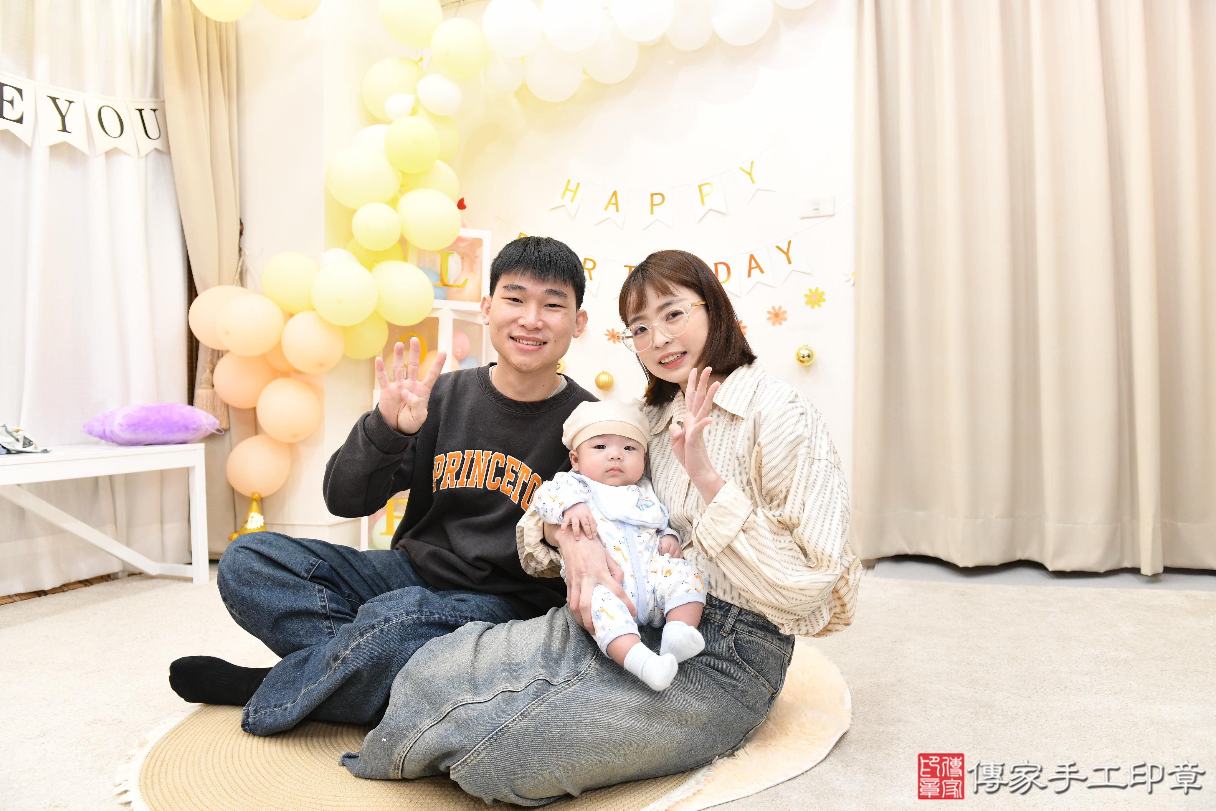 傳家手工印章高雄店、抓周、度脺、美式風會場、傳家嬰兒古禮、吉祥話、抓周道具物品24種、拍照。抓周證書。寶寶抓周、滿周歲、生日快樂、祝福