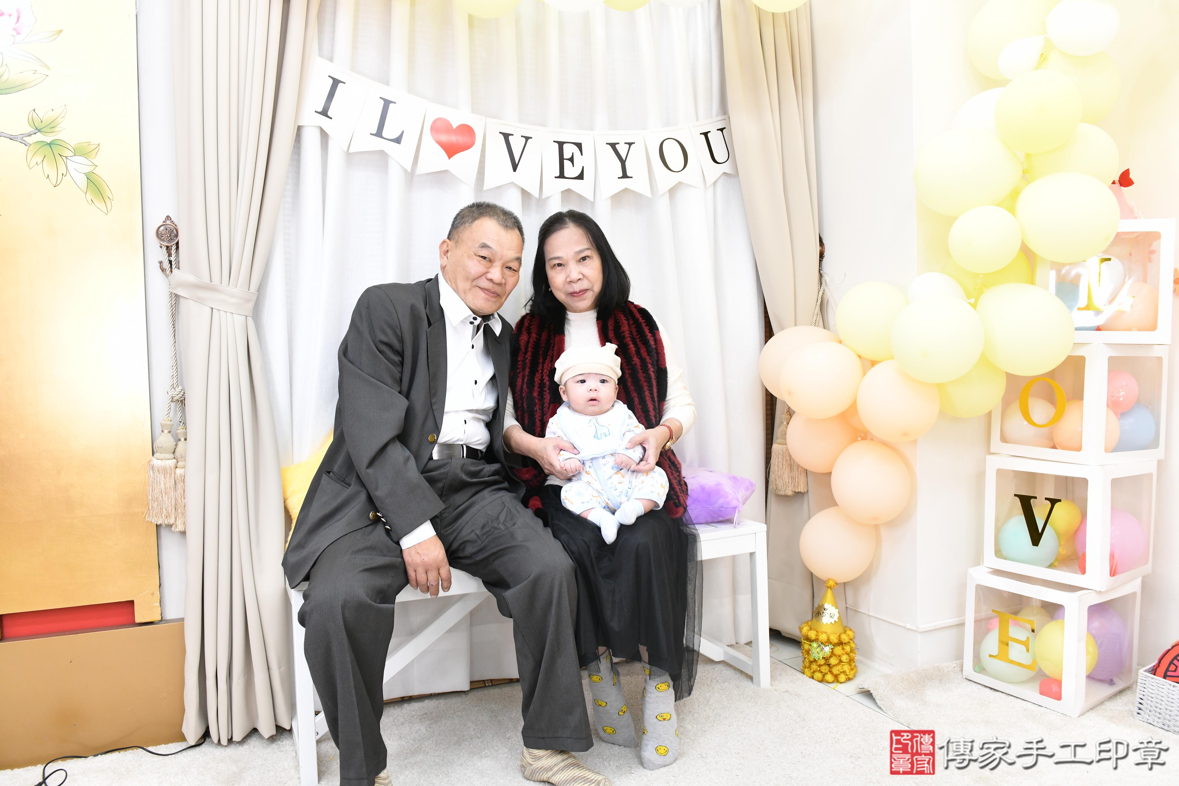 傳家手工印章高雄店、抓周、度脺、美式風會場、傳家嬰兒古禮、吉祥話、抓周道具物品24種、拍照。抓周證書。寶寶抓周、滿周歲、生日快樂、祝福