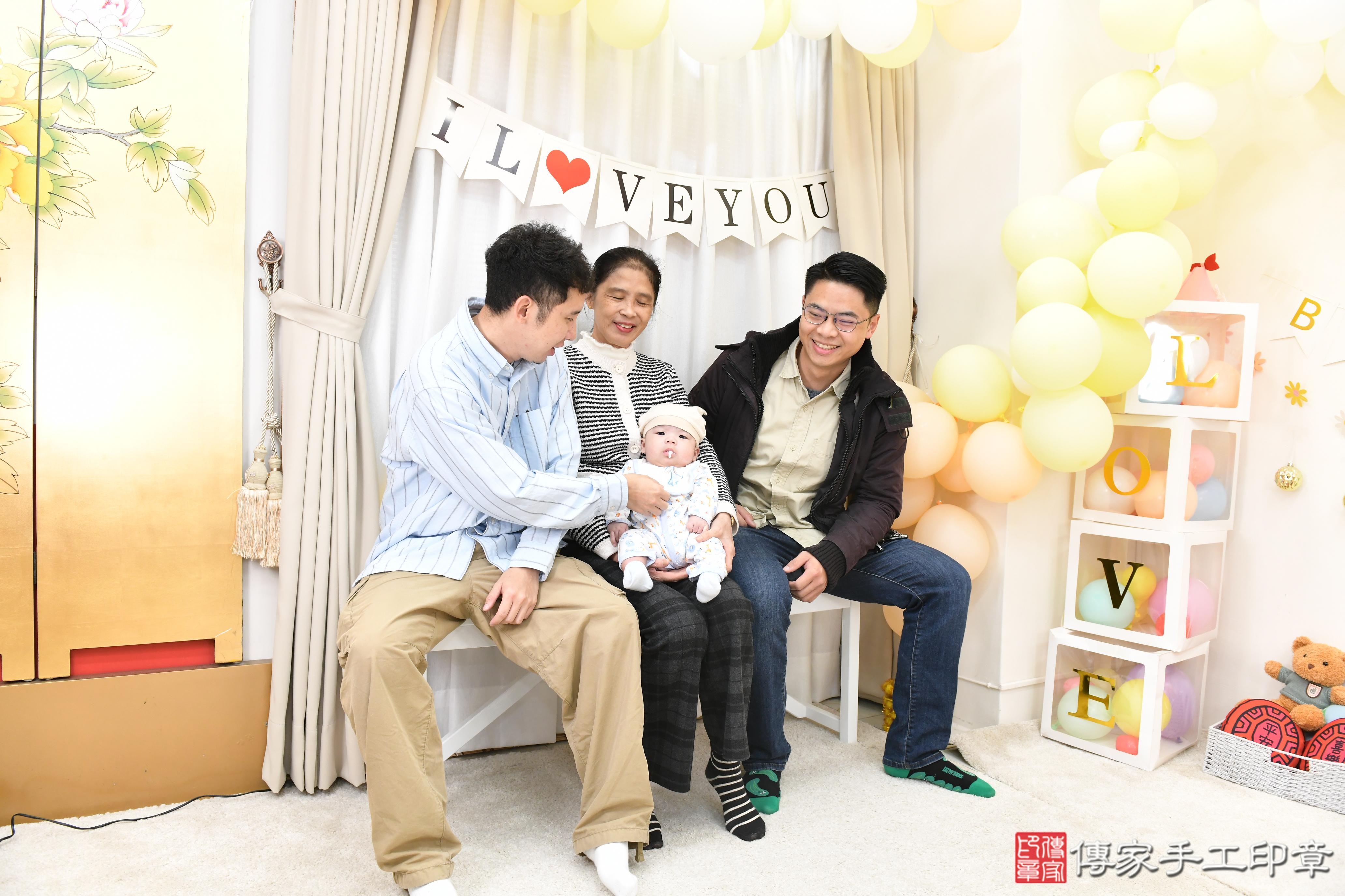 傳家手工印章高雄店、抓周、度脺、美式風會場、傳家嬰兒古禮、吉祥話、抓周道具物品24種、拍照。抓周證書。寶寶抓周、滿周歲、生日快樂、祝福