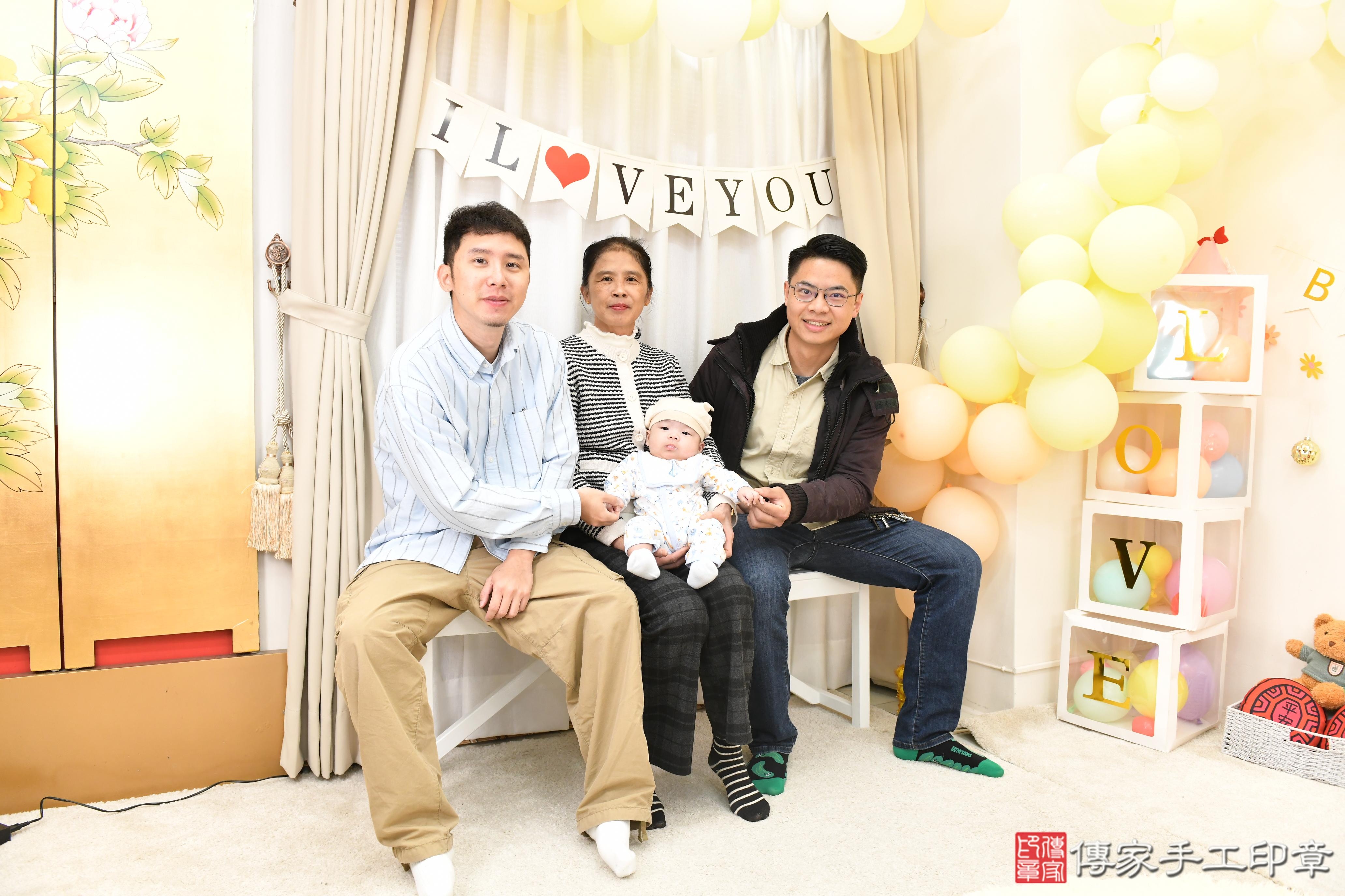 傳家手工印章高雄店、抓周、度脺、美式風會場、傳家嬰兒古禮、吉祥話、抓周道具物品24種、拍照。抓周證書。寶寶抓周、滿周歲、生日快樂、祝福