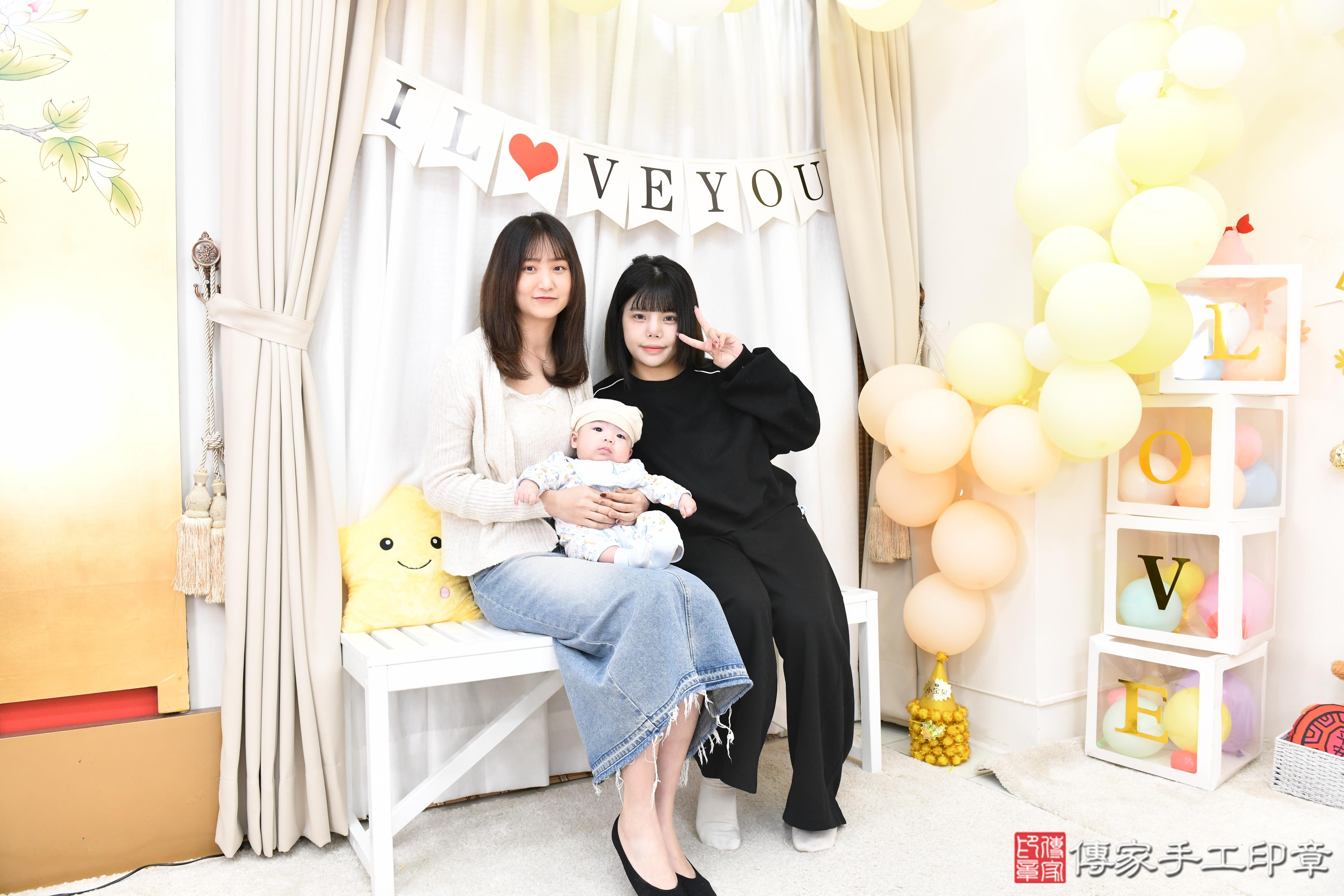 傳家手工印章高雄店、抓周、度脺、美式風會場、傳家嬰兒古禮、吉祥話、抓周道具物品24種、拍照。抓周證書。寶寶抓周、滿周歲、生日快樂、祝福