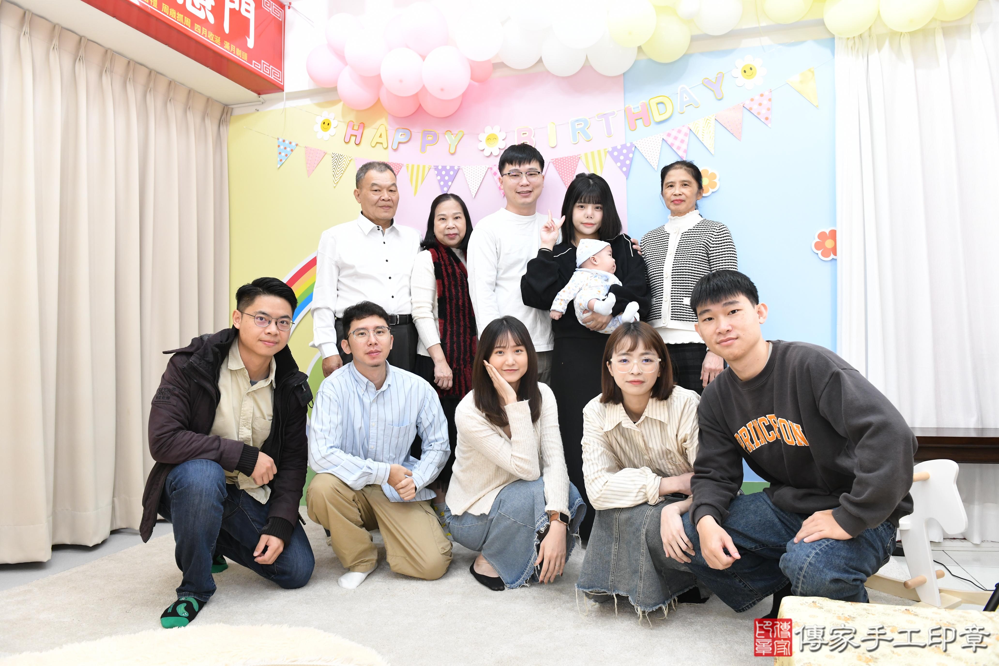 傳家手工印章高雄店、抓周、度脺、美式風會場、傳家嬰兒古禮、吉祥話、抓周道具物品24種、拍照。抓周證書。寶寶抓周、滿周歲、生日快樂、祝福