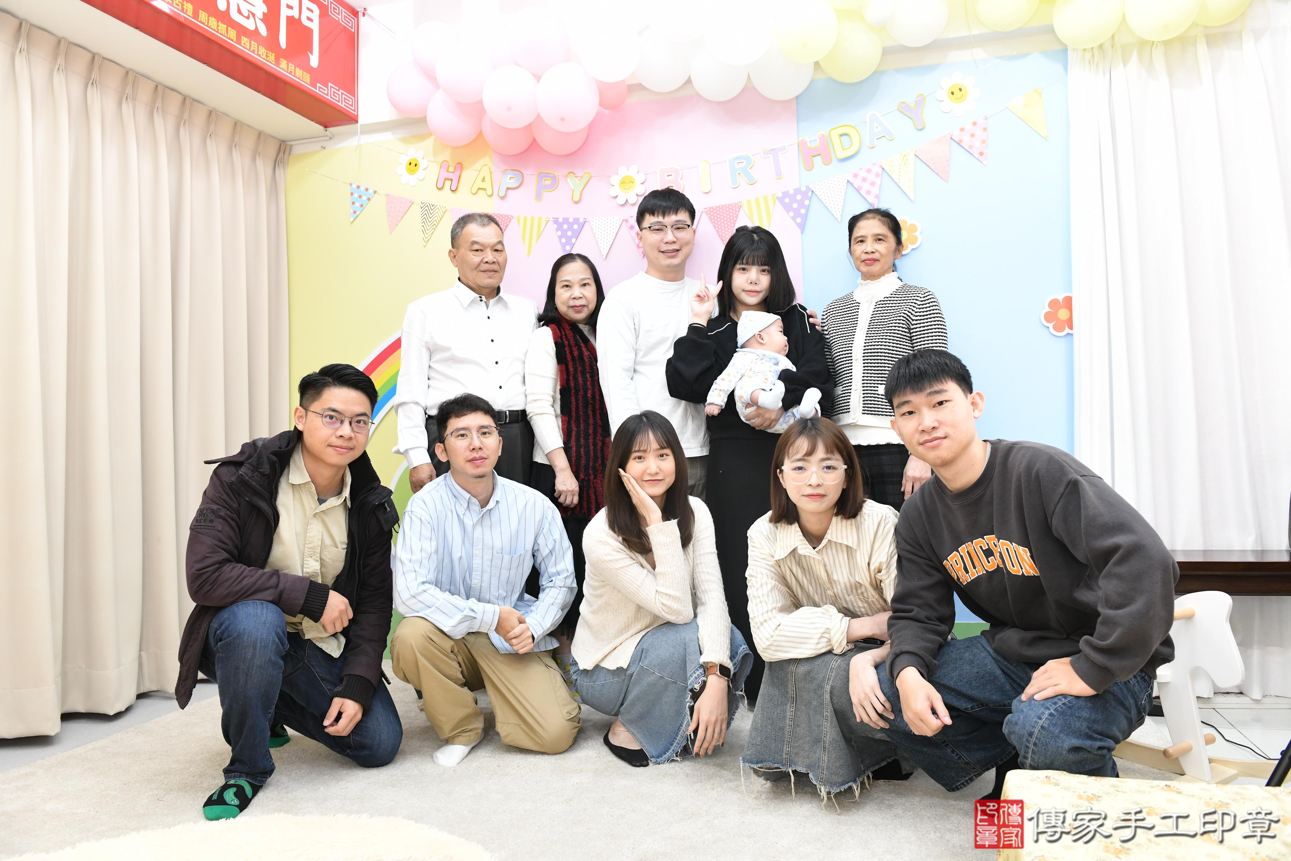 傳家手工印章高雄店、抓周、度脺、美式風會場、傳家嬰兒古禮、吉祥話、抓周道具物品24種、拍照。抓周證書。寶寶抓周、滿周歲、生日快樂、祝福