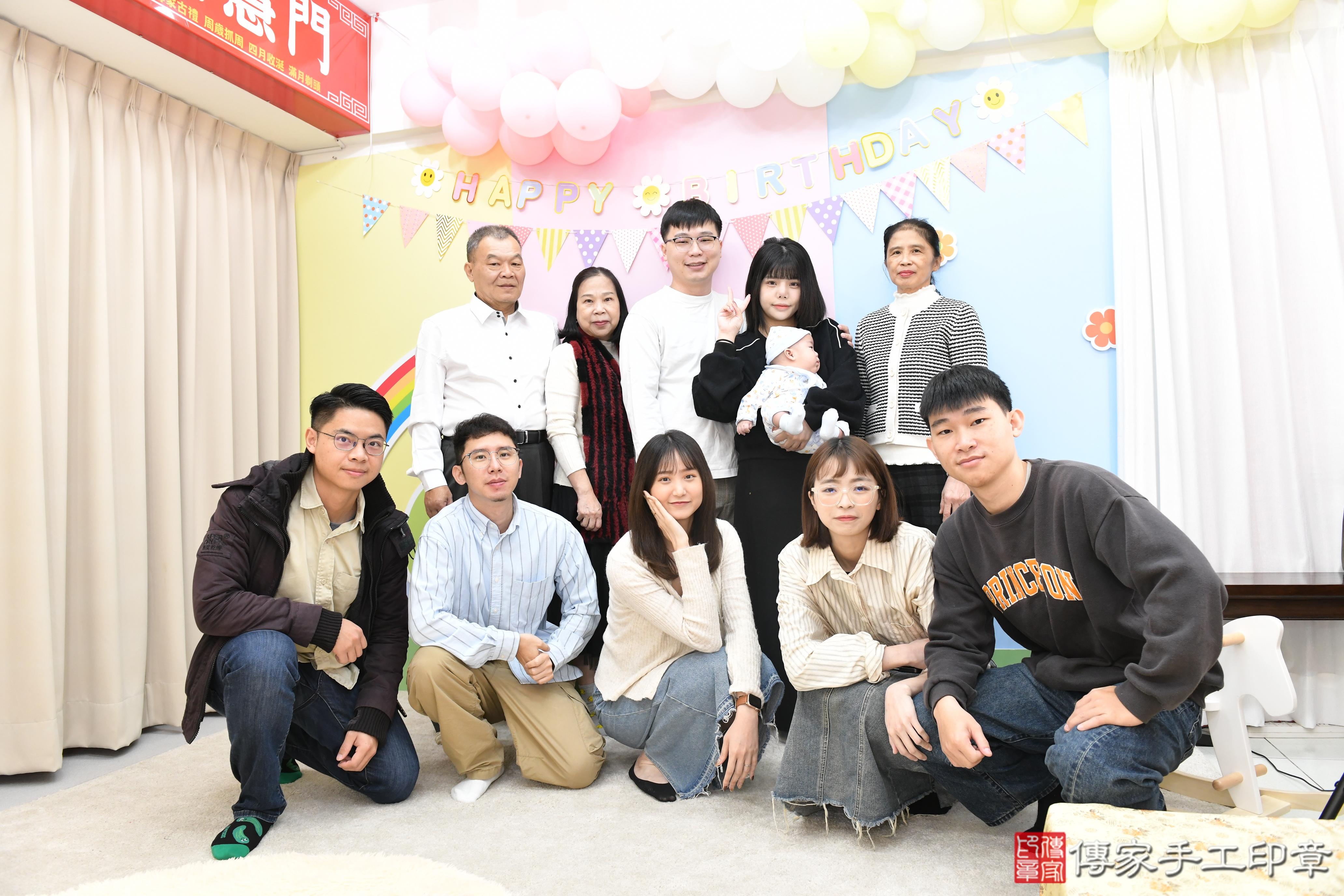 傳家手工印章高雄店、抓周、度脺、美式風會場、傳家嬰兒古禮、吉祥話、抓周道具物品24種、拍照。抓周證書。寶寶抓周、滿周歲、生日快樂、祝福