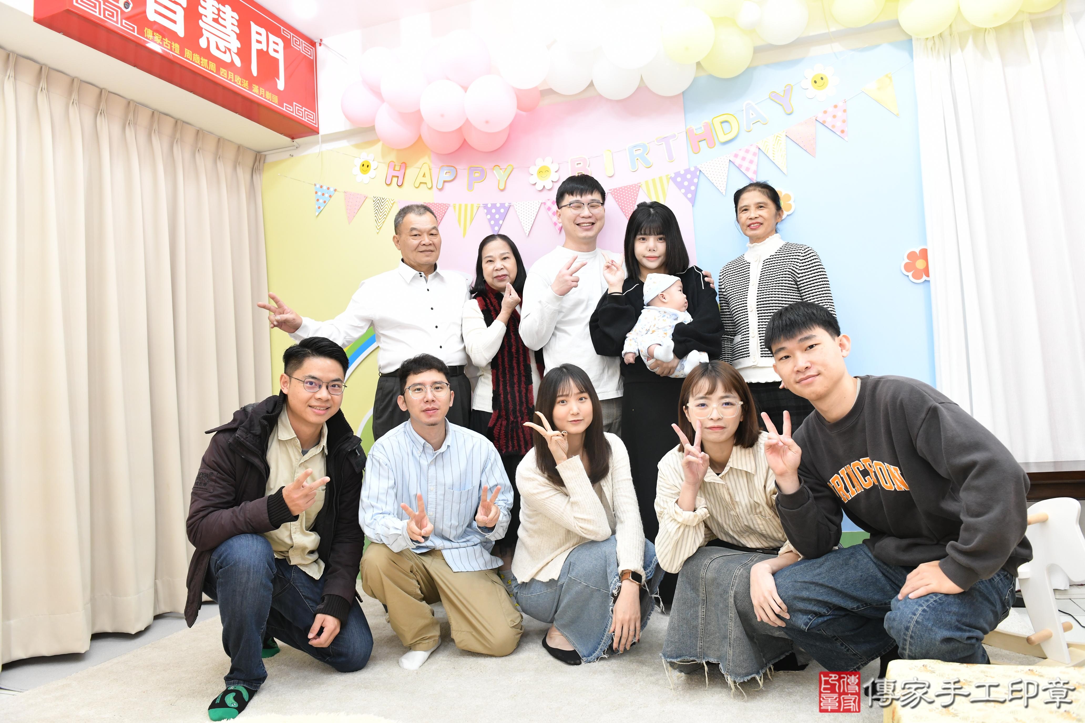 傳家手工印章高雄店、抓周、度脺、美式風會場、傳家嬰兒古禮、吉祥話、抓周道具物品24種、拍照。抓周證書。寶寶抓周、滿周歲、生日快樂、祝福