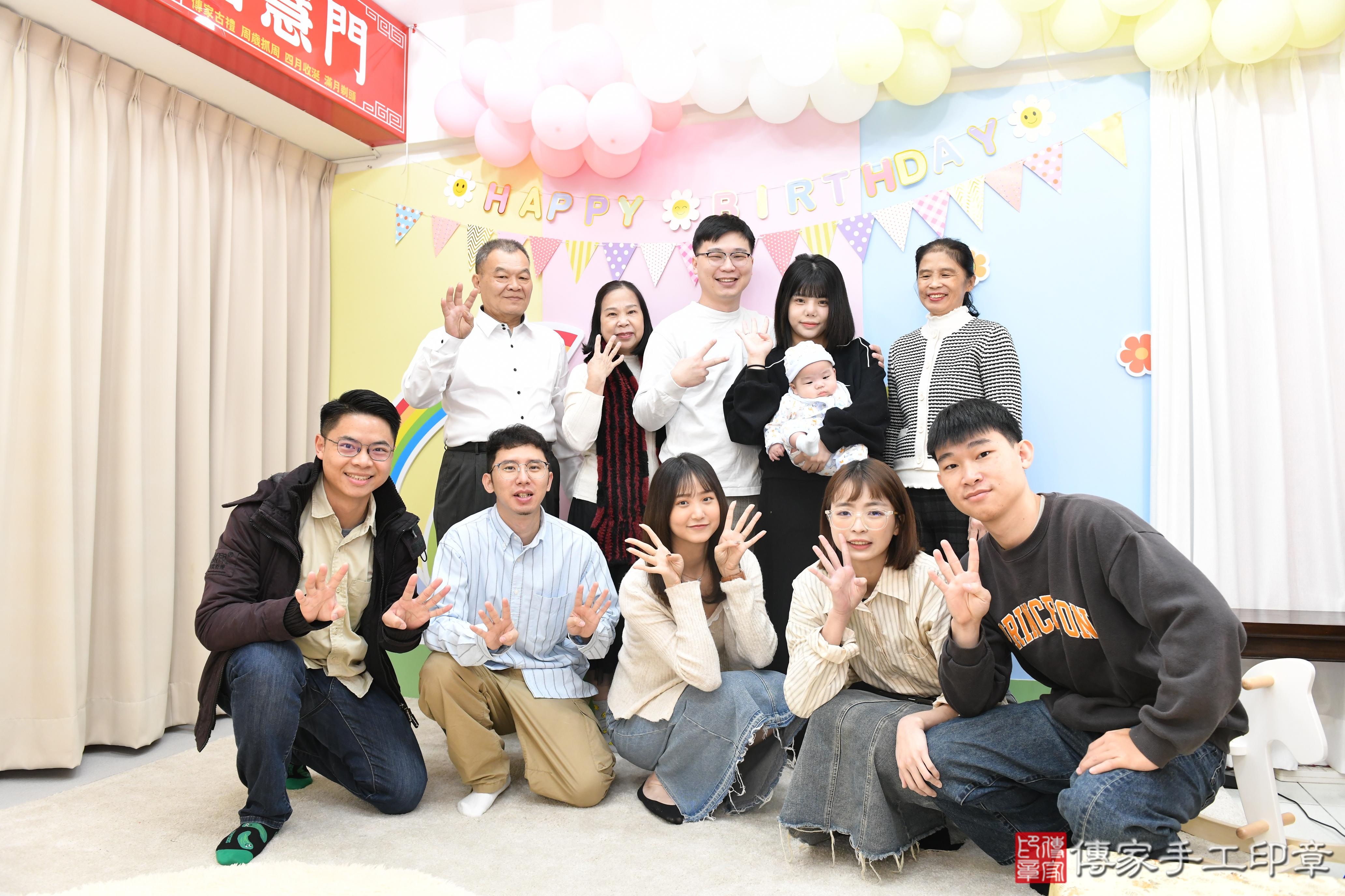 傳家手工印章高雄店、抓周、度脺、美式風會場、傳家嬰兒古禮、吉祥話、抓周道具物品24種、拍照。抓周證書。寶寶抓周、滿周歲、生日快樂、祝福