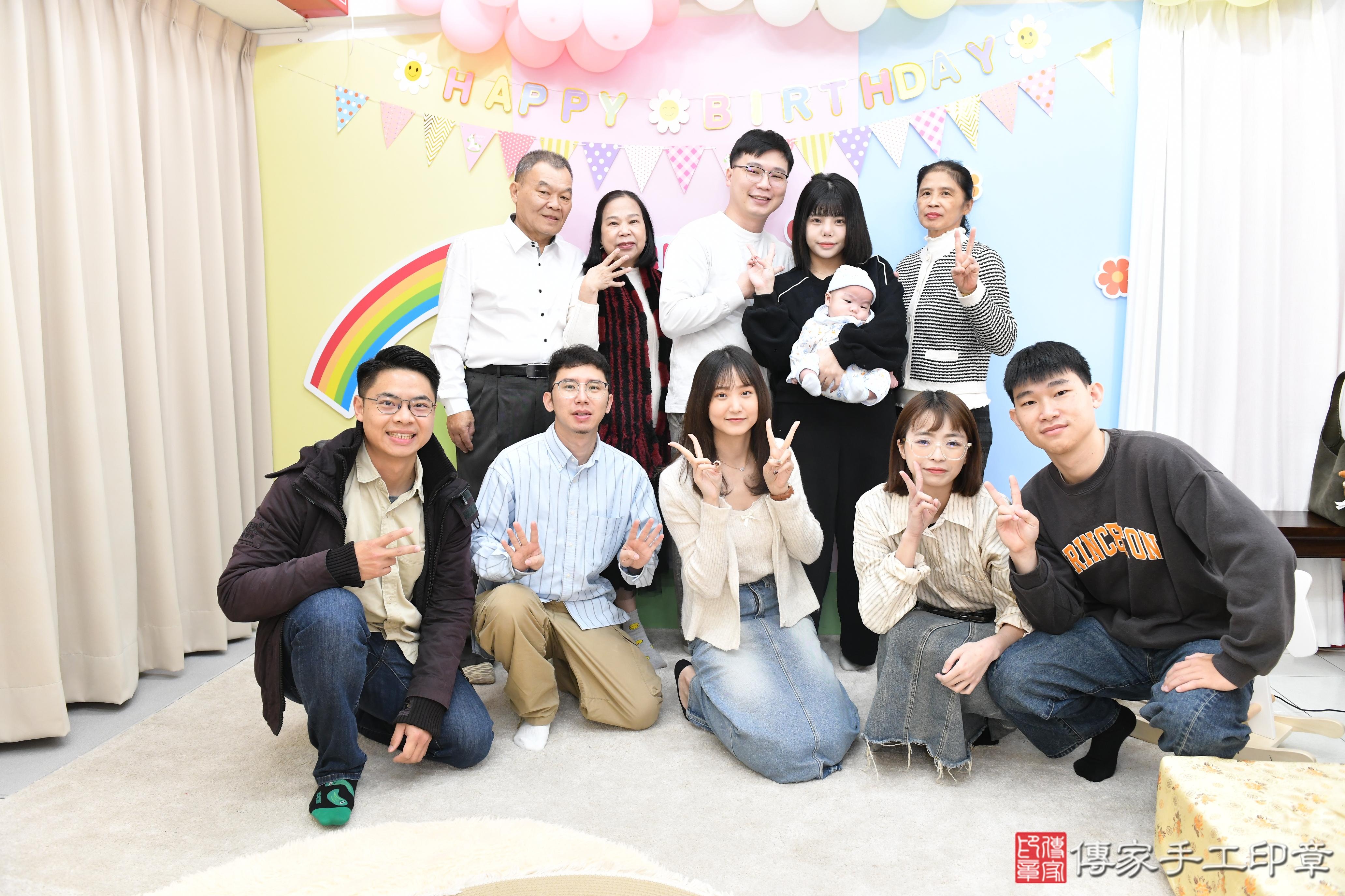 傳家手工印章高雄店、抓周、度脺、美式風會場、傳家嬰兒古禮、吉祥話、抓周道具物品24種、拍照。抓周證書。寶寶抓周、滿周歲、生日快樂、祝福