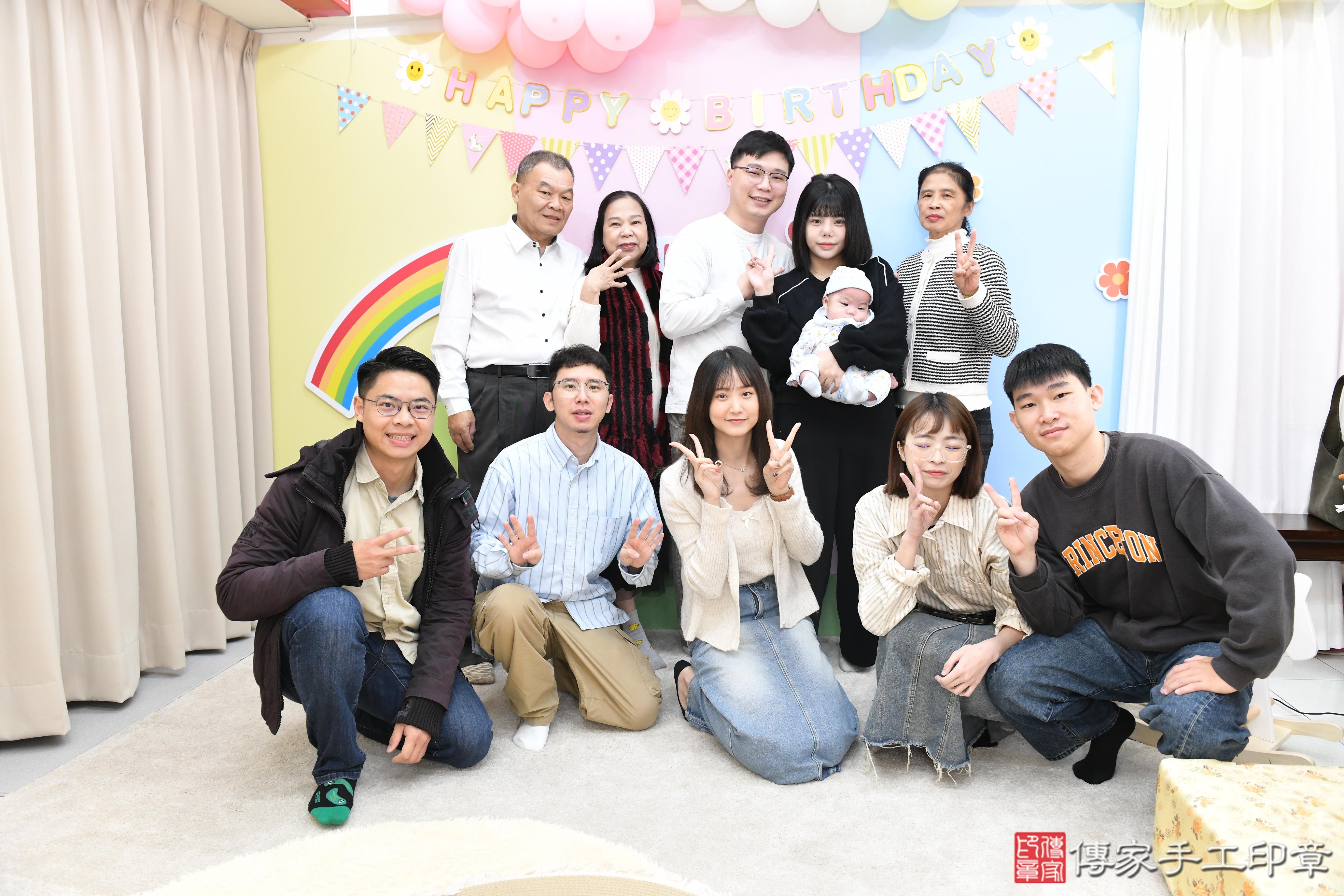 傳家手工印章高雄店、抓周、度脺、美式風會場、傳家嬰兒古禮、吉祥話、抓周道具物品24種、拍照。抓周證書。寶寶抓周、滿周歲、生日快樂、祝福