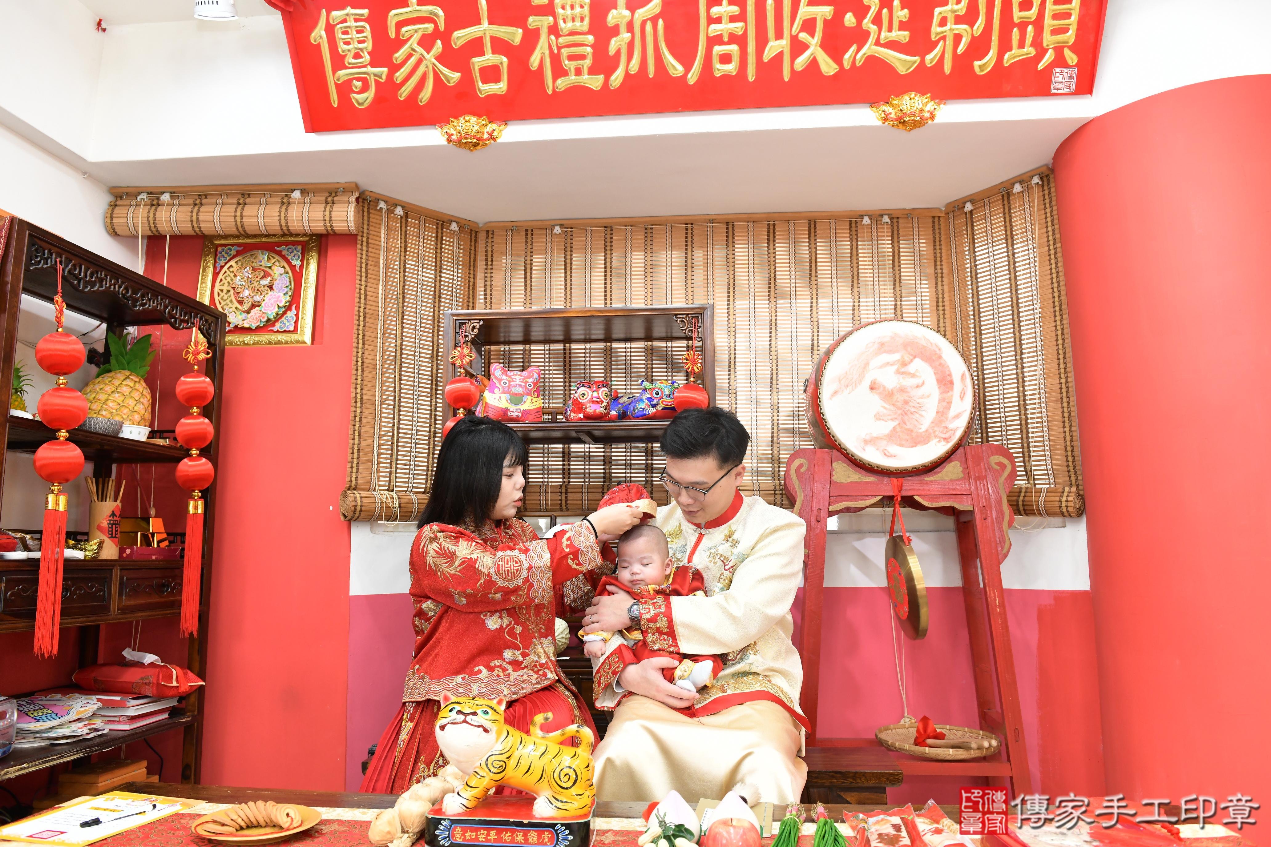 傳家手工印章高雄店、抓周、度脺、美式風會場、傳家嬰兒古禮、吉祥話、抓周道具物品24種、拍照。抓周證書。寶寶抓周、滿周歲、生日快樂、祝福