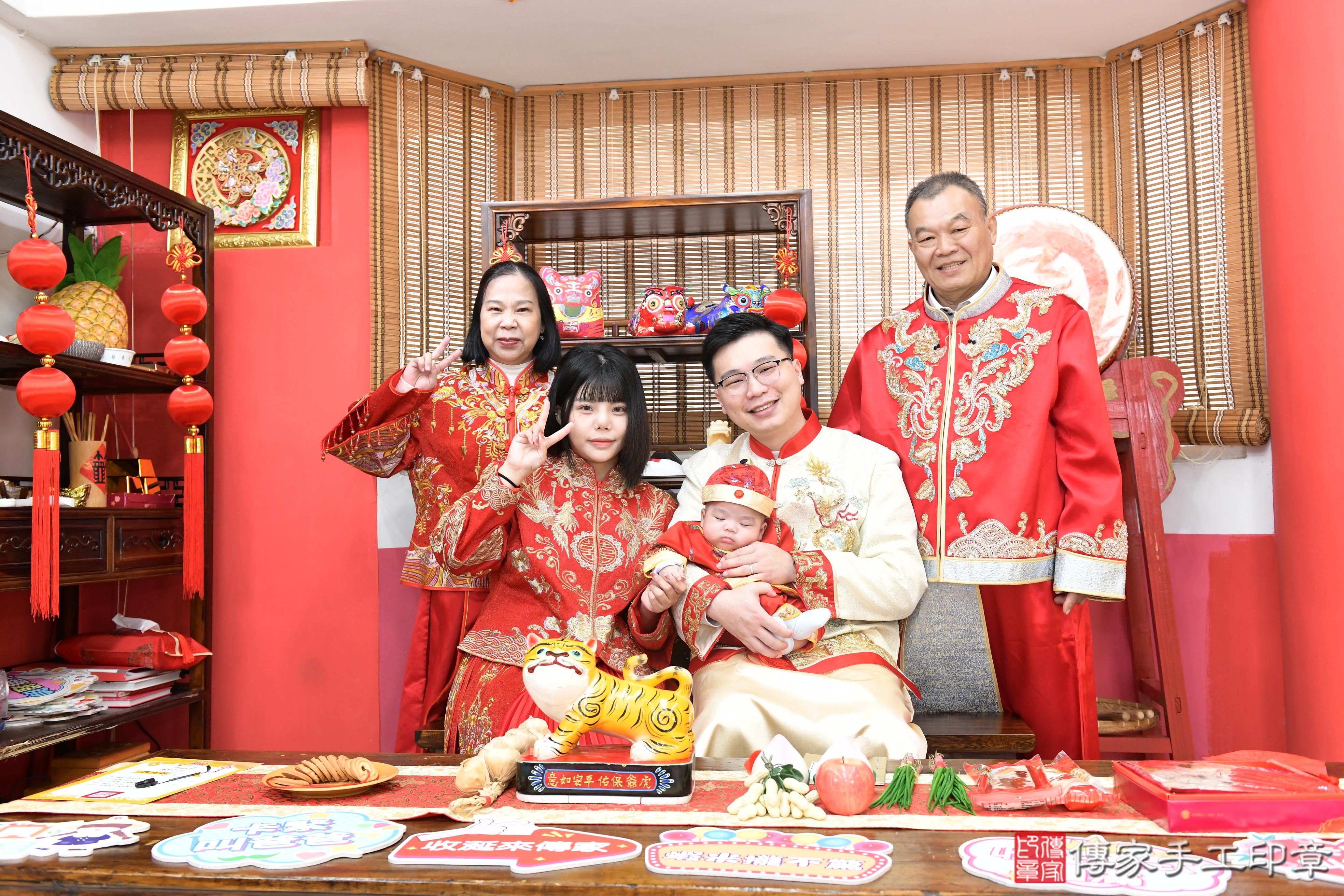 傳家手工印章高雄店、抓周、度脺、美式風會場、傳家嬰兒古禮、吉祥話、抓周道具物品24種、拍照。抓周證書。寶寶抓周、滿周歲、生日快樂、祝福