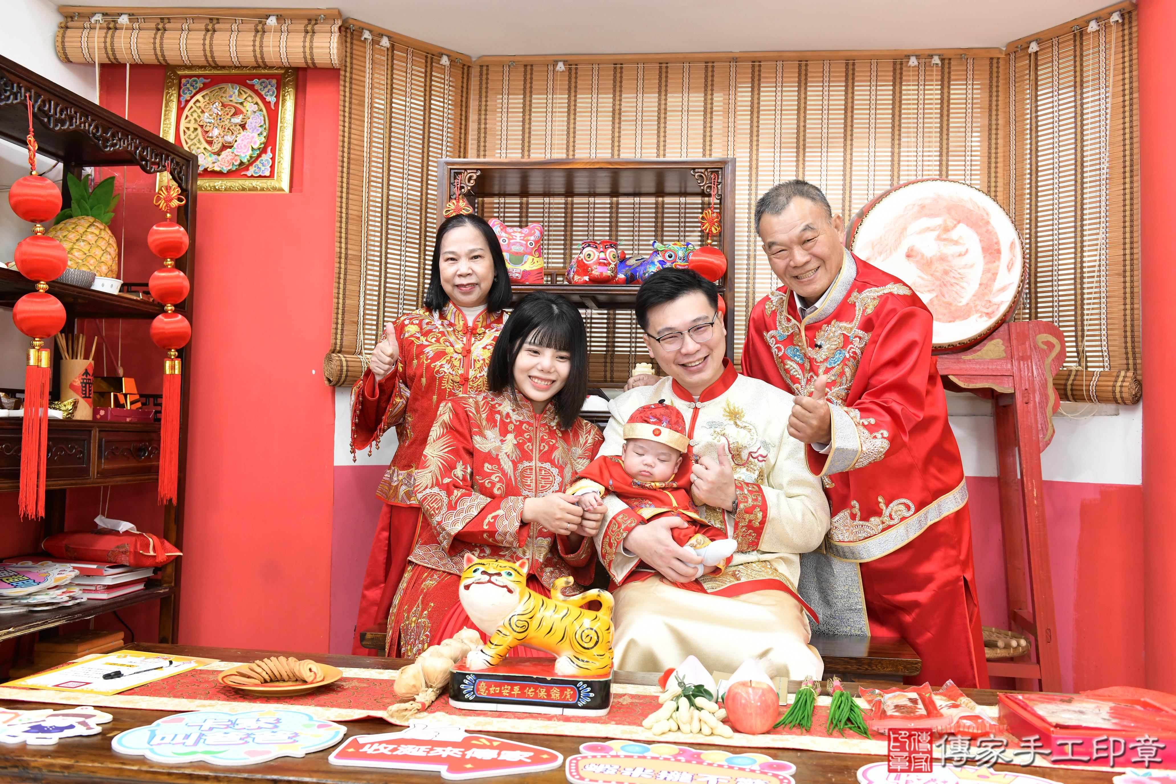 傳家手工印章高雄店、抓周、度脺、美式風會場、傳家嬰兒古禮、吉祥話、抓周道具物品24種、拍照。抓周證書。寶寶抓周、滿周歲、生日快樂、祝福