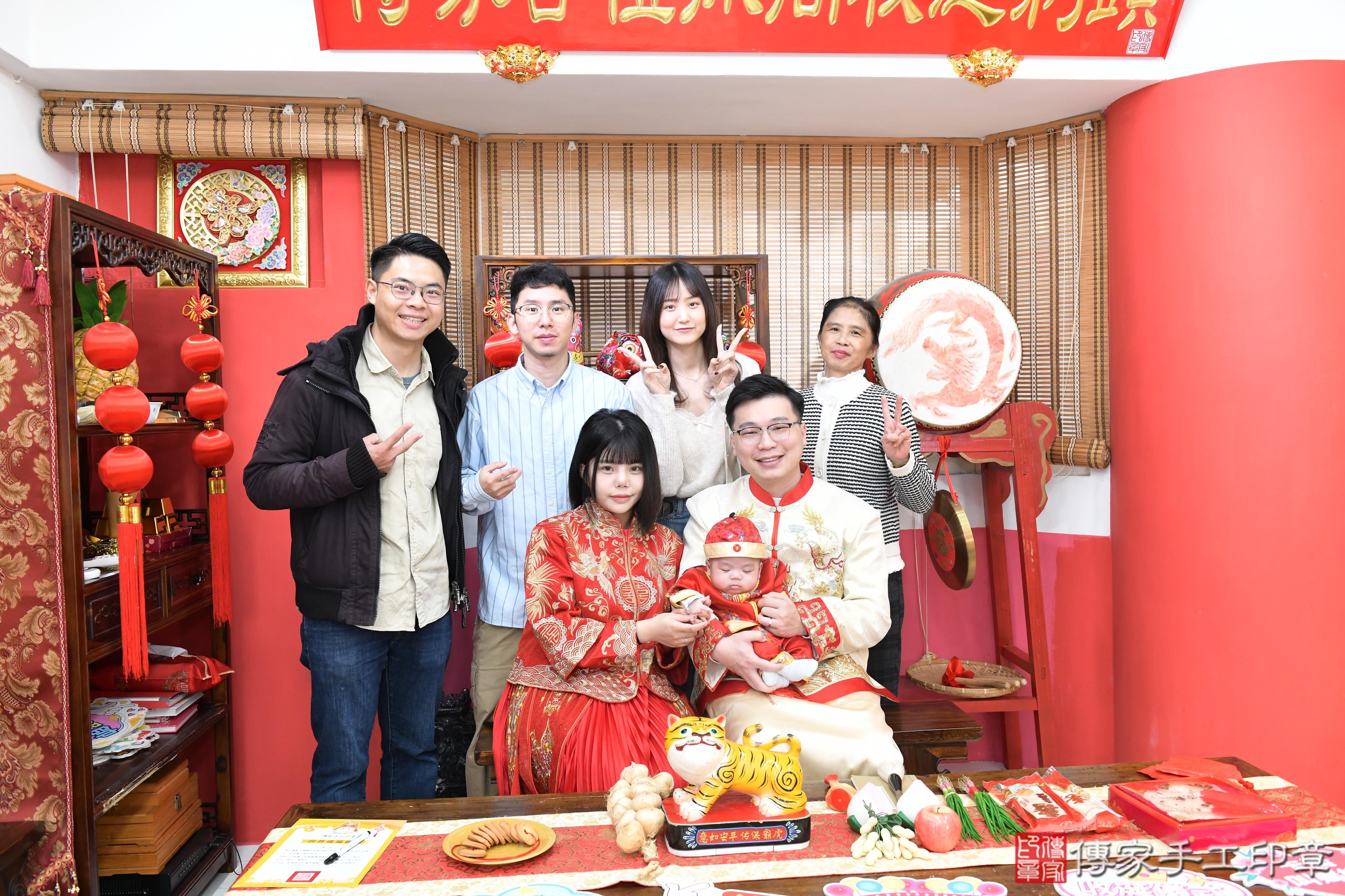 傳家手工印章高雄店、抓周、度脺、美式風會場、傳家嬰兒古禮、吉祥話、抓周道具物品24種、拍照。抓周證書。寶寶抓周、滿周歲、生日快樂、祝福