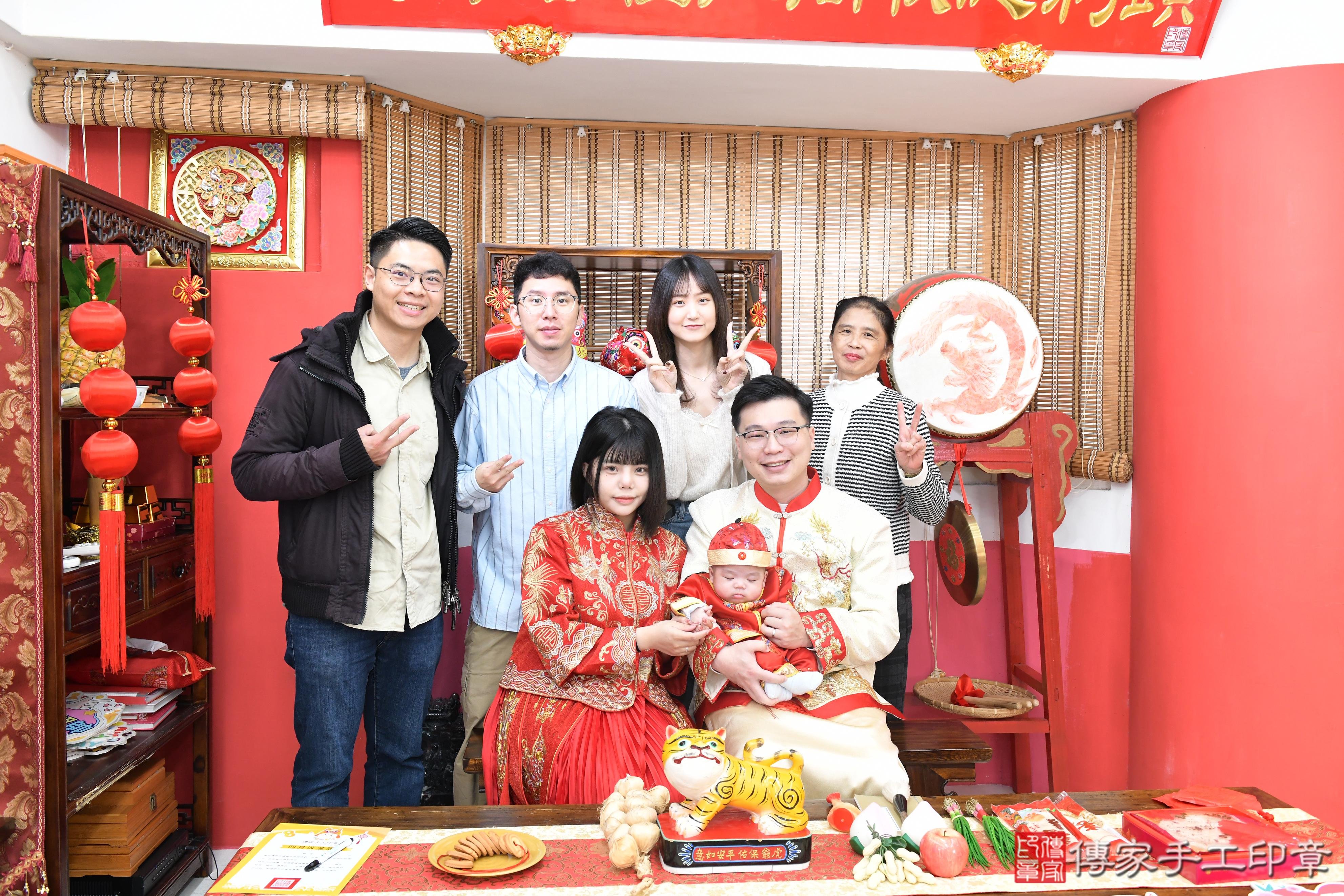 傳家手工印章高雄店、抓周、度脺、美式風會場、傳家嬰兒古禮、吉祥話、抓周道具物品24種、拍照。抓周證書。寶寶抓周、滿周歲、生日快樂、祝福