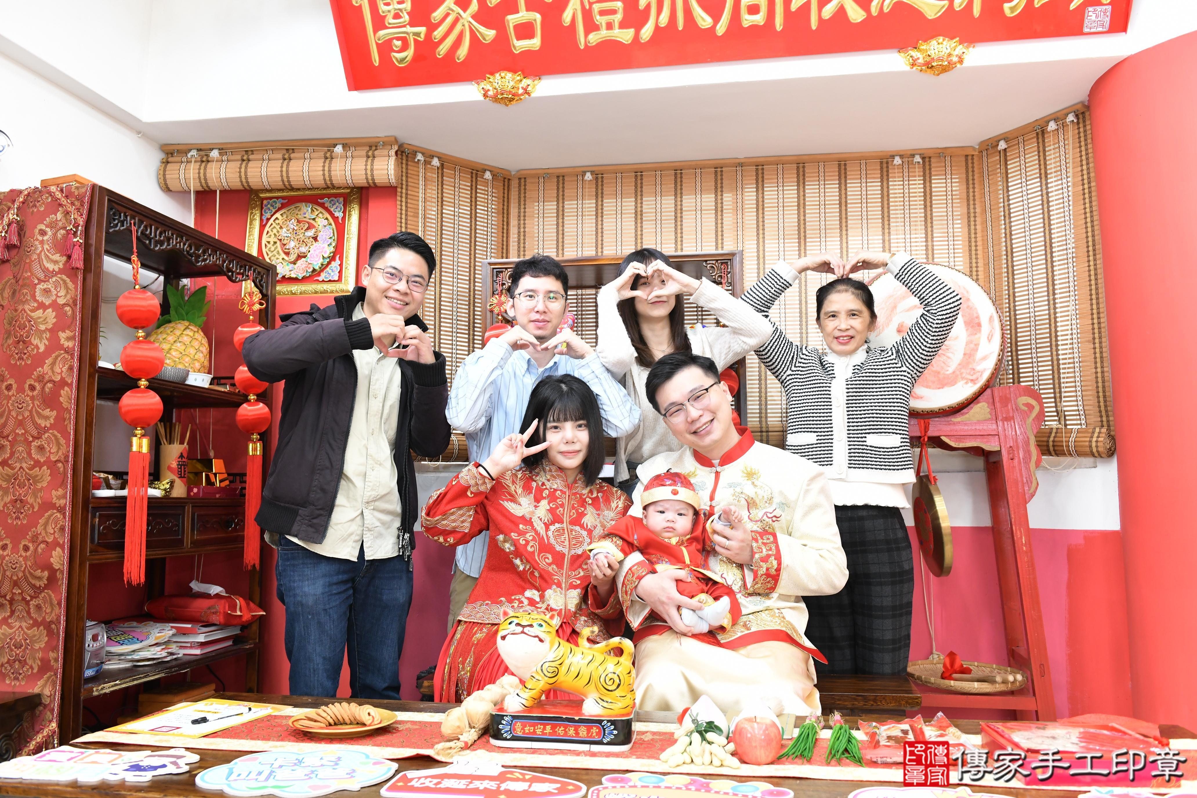 傳家手工印章高雄店、抓周、度脺、美式風會場、傳家嬰兒古禮、吉祥話、抓周道具物品24種、拍照。抓周證書。寶寶抓周、滿周歲、生日快樂、祝福