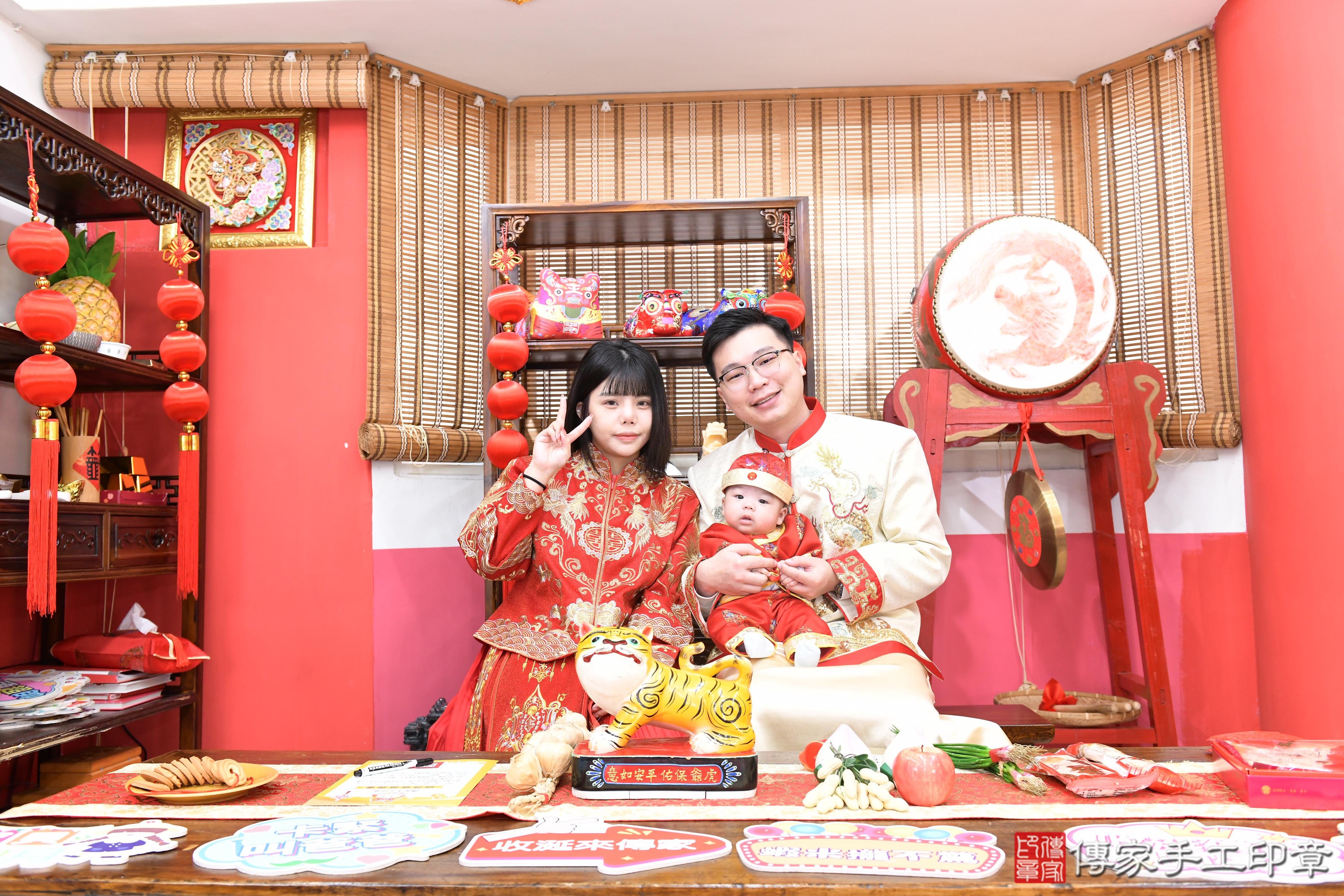 傳家手工印章高雄店、抓周、度脺、美式風會場、傳家嬰兒古禮、吉祥話、抓周道具物品24種、拍照。抓周證書。寶寶抓周、滿周歲、生日快樂、祝福