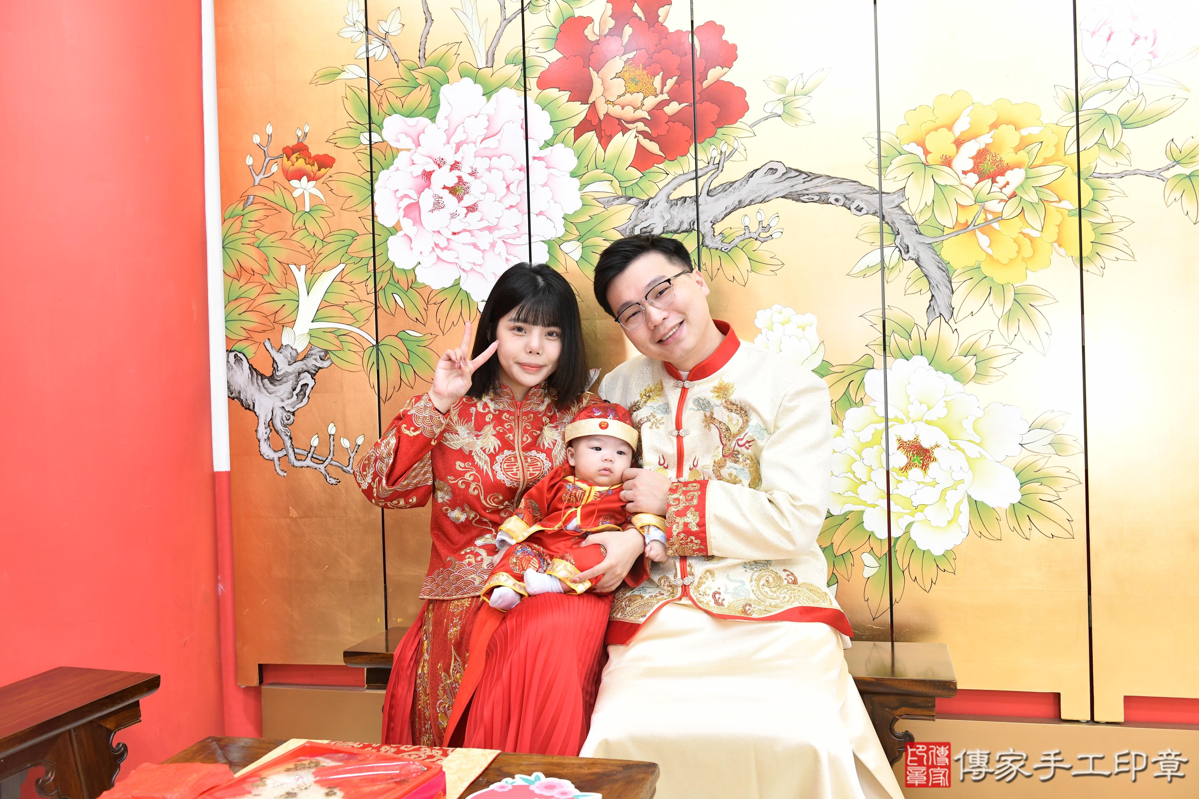 傳家手工印章高雄店、抓周、度脺、美式風會場、傳家嬰兒古禮、吉祥話、抓周道具物品24種、拍照。抓周證書。寶寶抓周、滿周歲、生日快樂、祝福