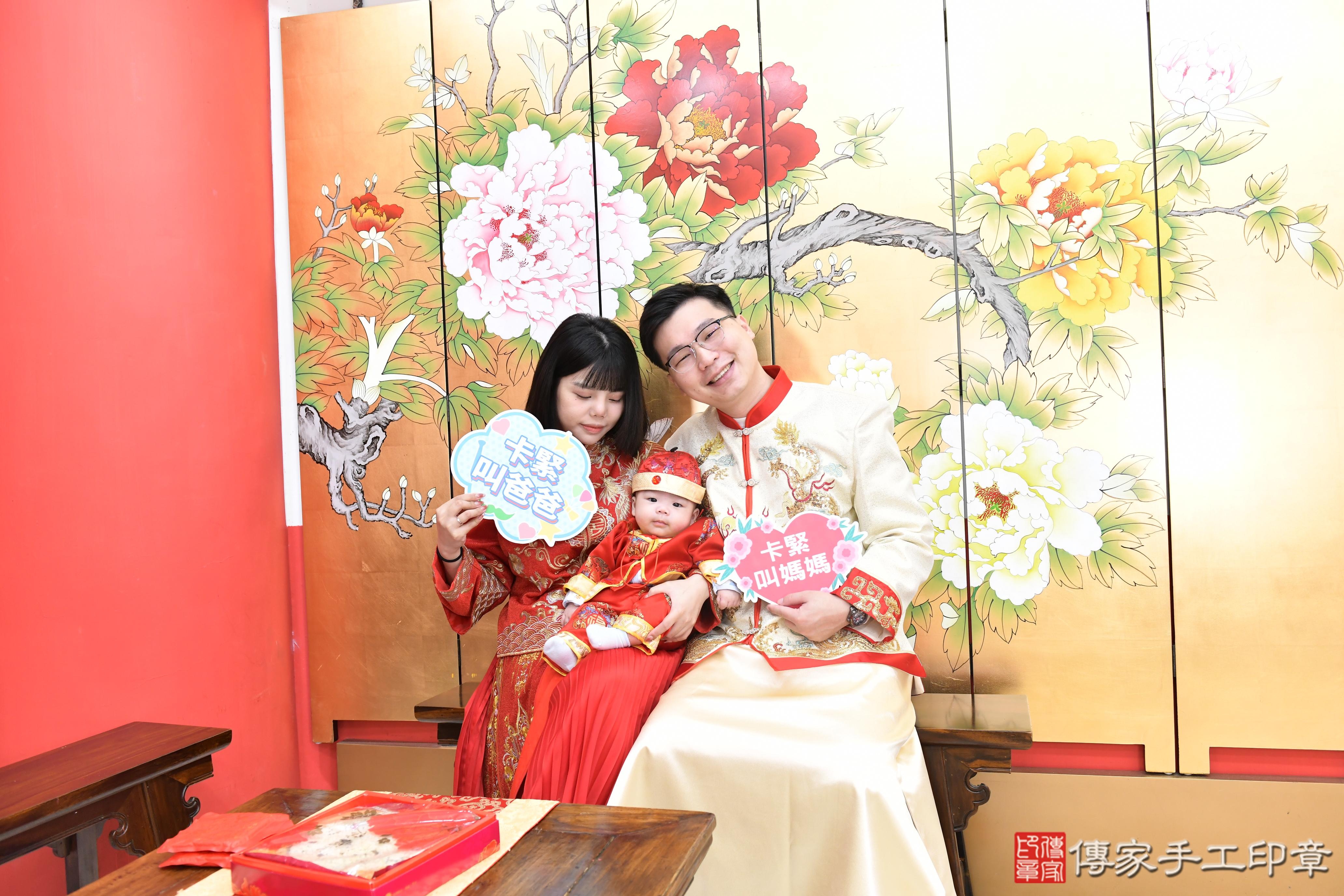 傳家手工印章高雄店、抓周、度脺、美式風會場、傳家嬰兒古禮、吉祥話、抓周道具物品24種、拍照。抓周證書。寶寶抓周、滿周歲、生日快樂、祝福