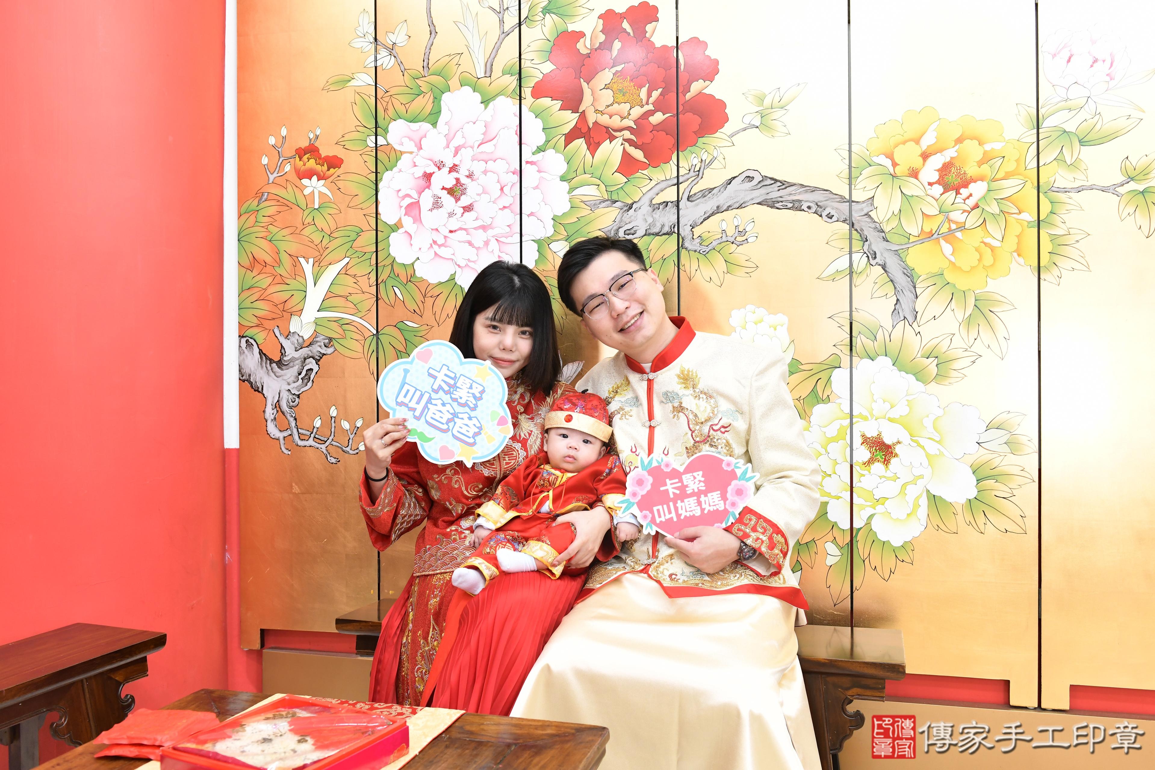 傳家手工印章高雄店、抓周、度脺、美式風會場、傳家嬰兒古禮、吉祥話、抓周道具物品24種、拍照。抓周證書。寶寶抓周、滿周歲、生日快樂、祝福