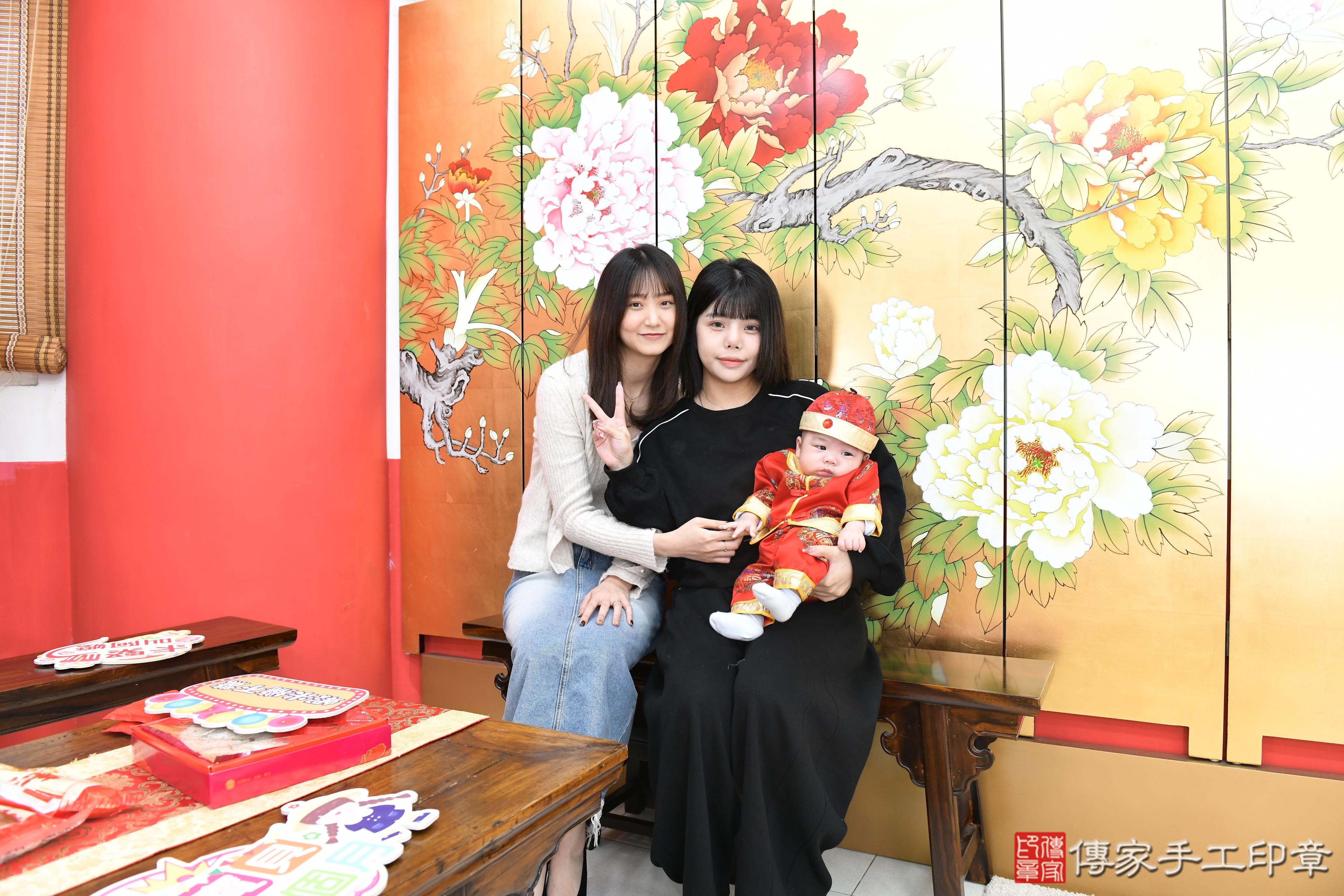 傳家手工印章高雄店、抓周、度脺、美式風會場、傳家嬰兒古禮、吉祥話、抓周道具物品24種、拍照。抓周證書。寶寶抓周、滿周歲、生日快樂、祝福