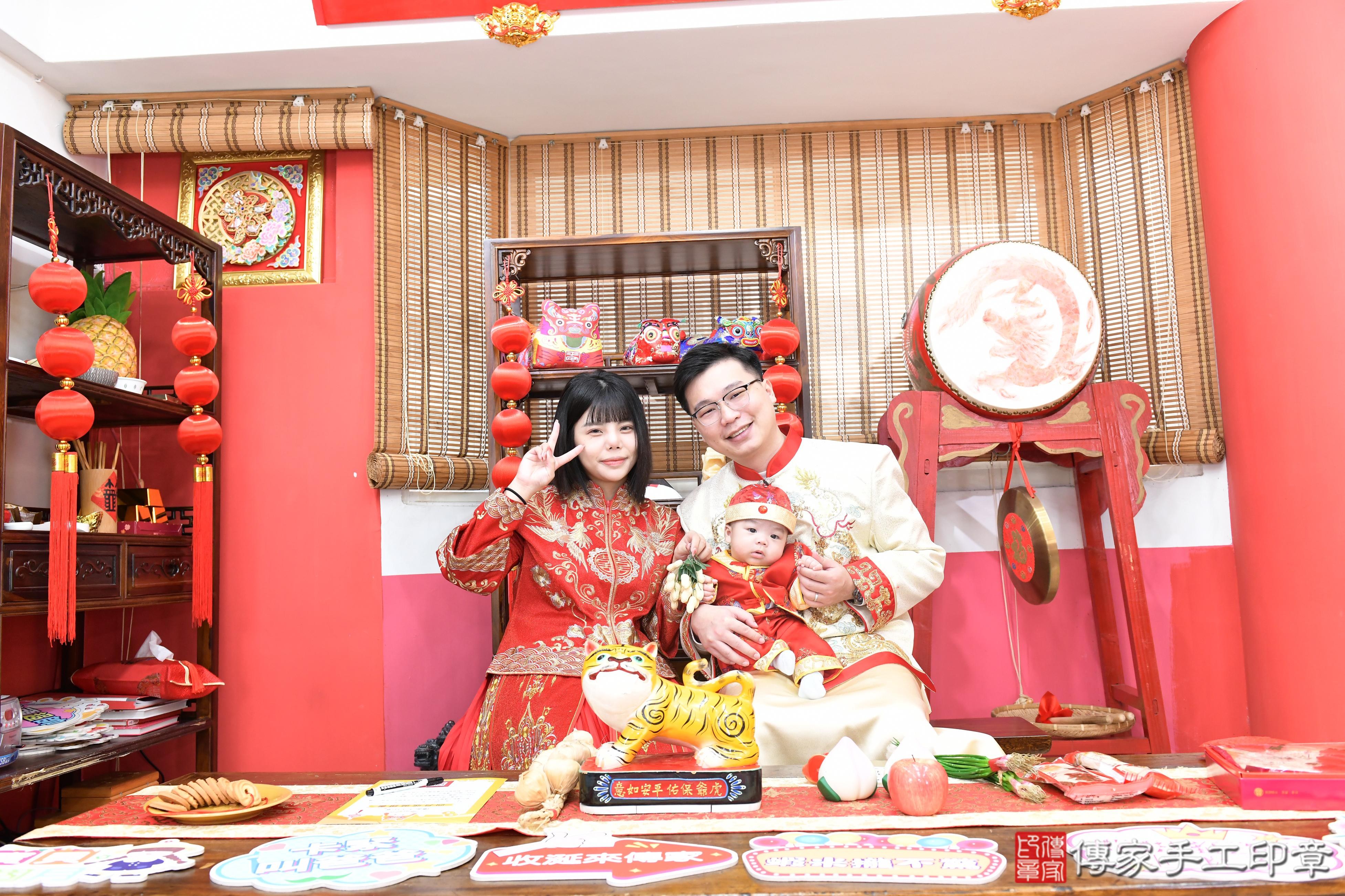 傳家手工印章高雄店、抓周、度脺、美式風會場、傳家嬰兒古禮、吉祥話、抓周道具物品24種、拍照。抓周證書。寶寶抓周、滿周歲、生日快樂、祝福