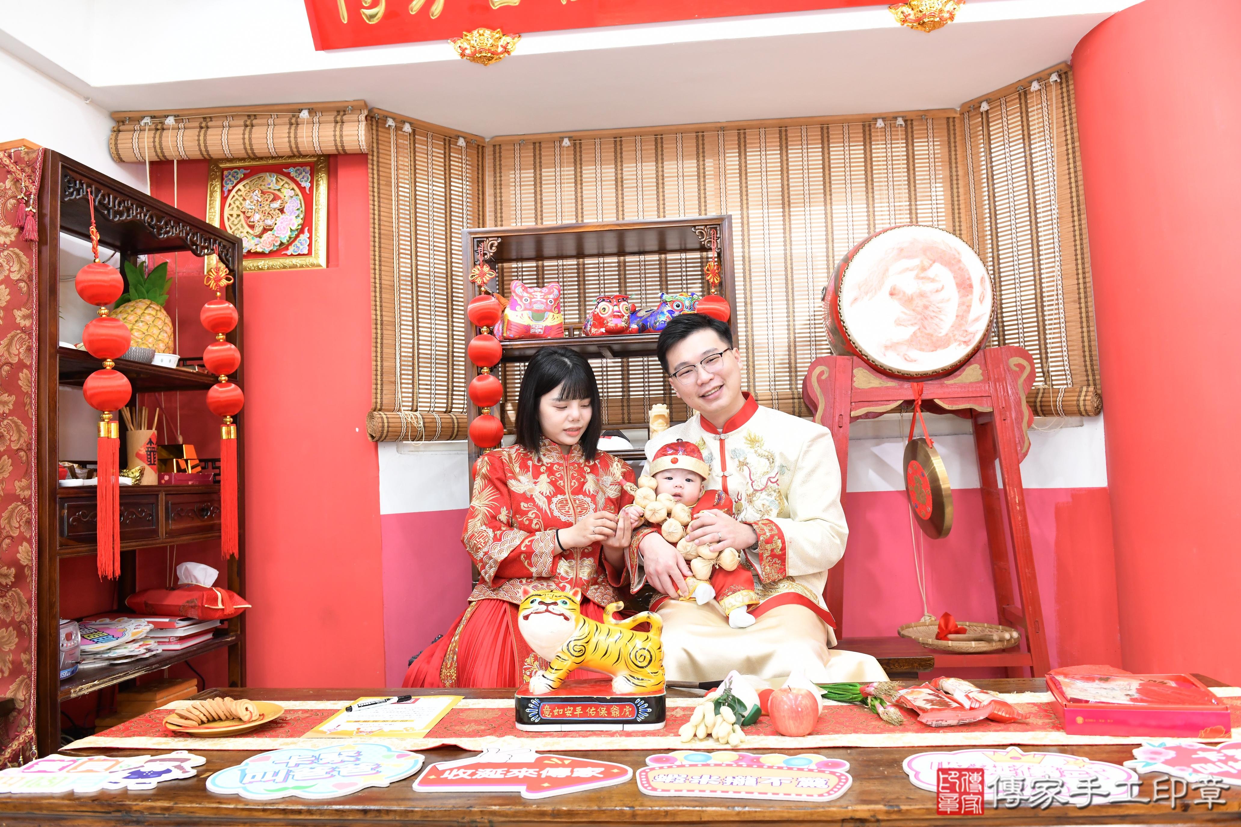 傳家手工印章高雄店、抓周、度脺、美式風會場、傳家嬰兒古禮、吉祥話、抓周道具物品24種、拍照。抓周證書。寶寶抓周、滿周歲、生日快樂、祝福