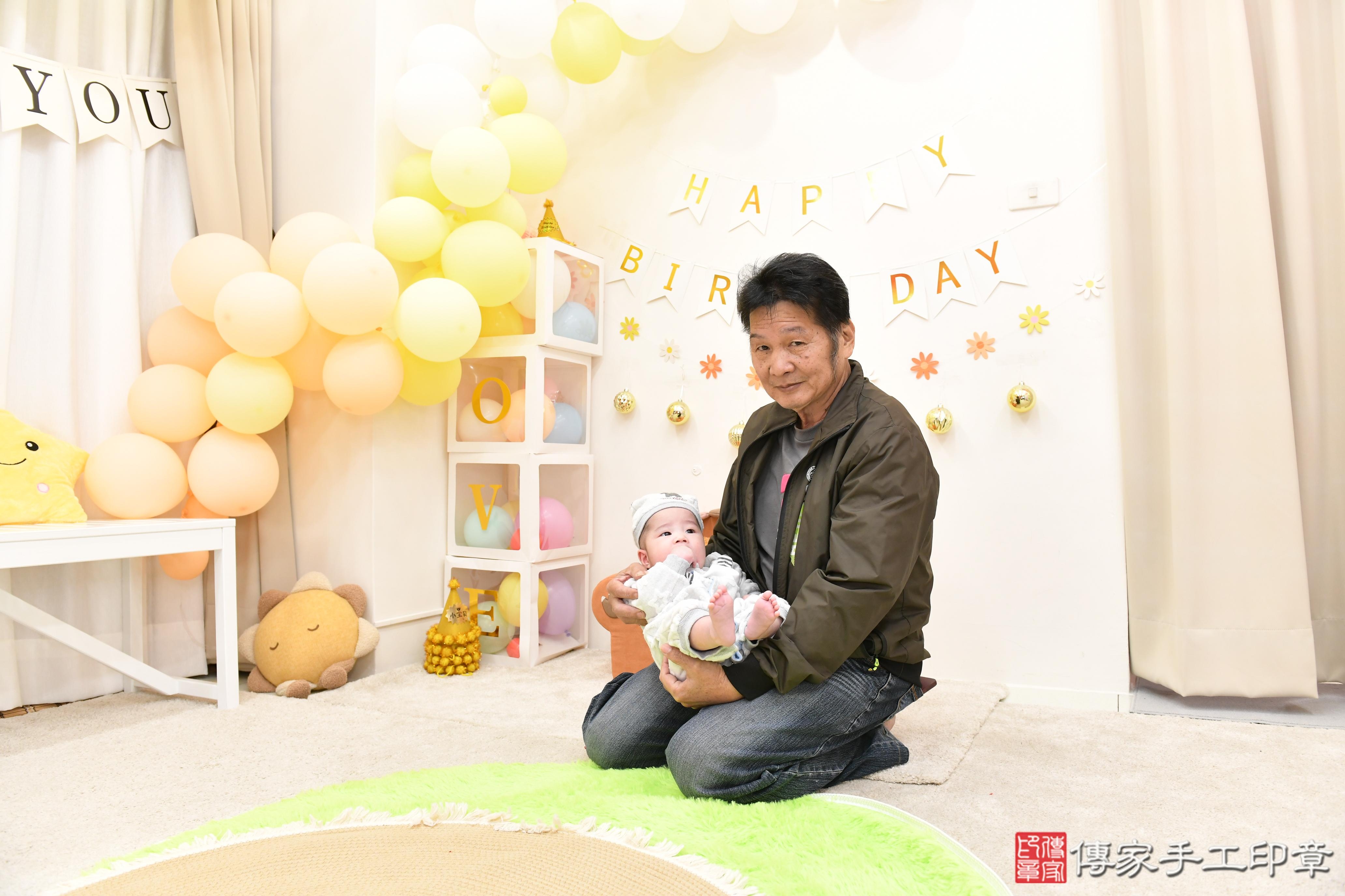 傳家手工印章高雄店、抓周、度脺、美式風會場、傳家嬰兒古禮、吉祥話、抓周道具物品24種、拍照。抓周證書。寶寶抓周、滿周歲、生日快樂、祝福 傳家手工印章高雄店、抓周、度脺、美式風會場、傳家嬰兒古禮、吉祥話、抓周道具物品24種、拍照。抓周證書。寶寶抓周、滿周歲、生日快樂、祝福