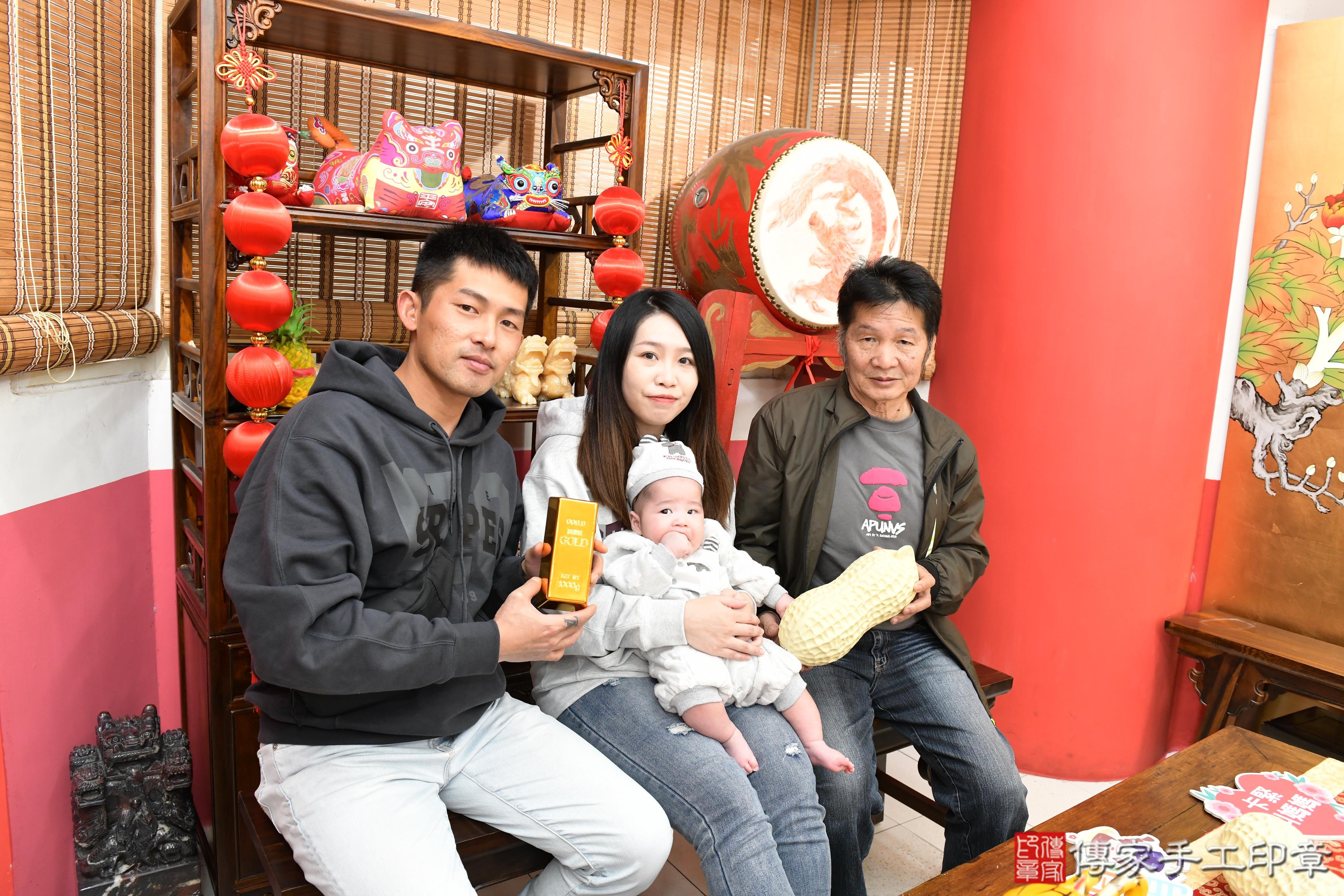 傳家手工印章高雄店、抓周、度脺、美式風會場、傳家嬰兒古禮、吉祥話、抓周道具物品24種、拍照。抓周證書。寶寶抓周、滿周歲、生日快樂、祝福 傳家手工印章高雄店、抓周、度脺、美式風會場、傳家嬰兒古禮、吉祥話、抓周道具物品24種、拍照。抓周證書。寶寶抓周、滿周歲、生日快樂、祝福