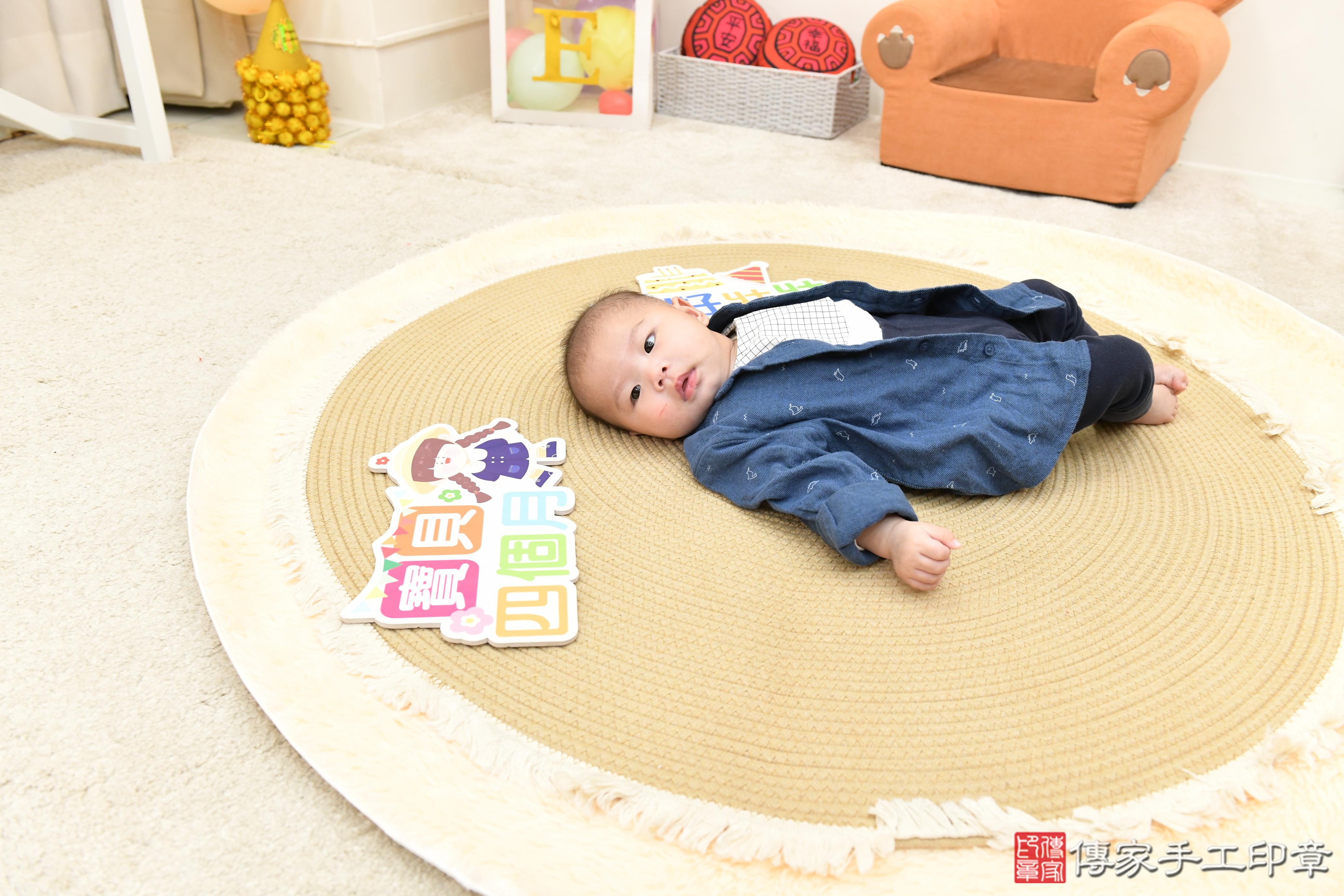 傳家手工印章高雄店、抓周、度脺、美式風會場、傳家嬰兒古禮、吉祥話、抓周道具物品24種、拍照。抓周證書。寶寶抓周、滿周歲、生日快樂、祝福