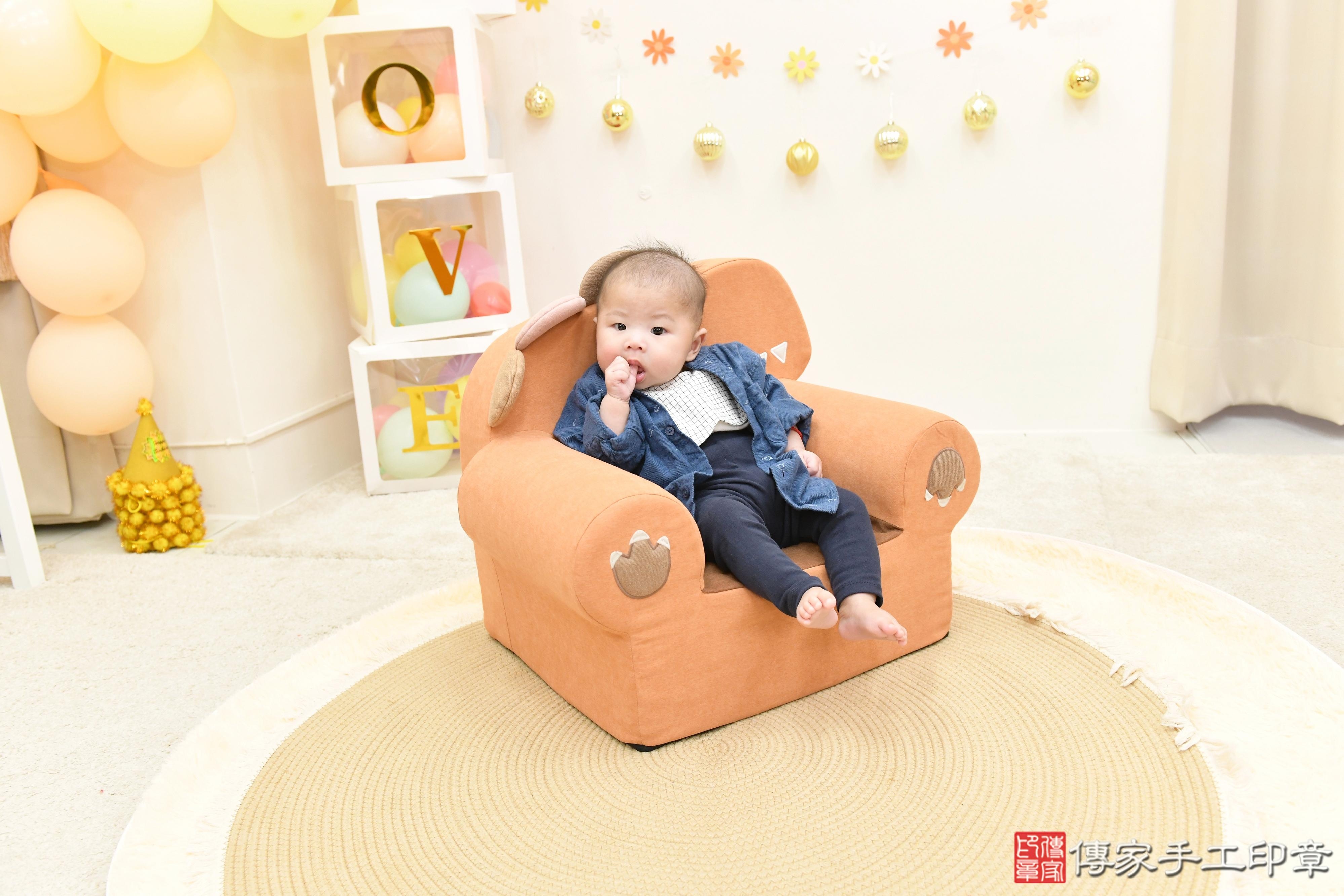 傳家手工印章高雄店、抓周、度脺、美式風會場、傳家嬰兒古禮、吉祥話、抓周道具物品24種、拍照。抓周證書。寶寶抓周、滿周歲、生日快樂、祝福