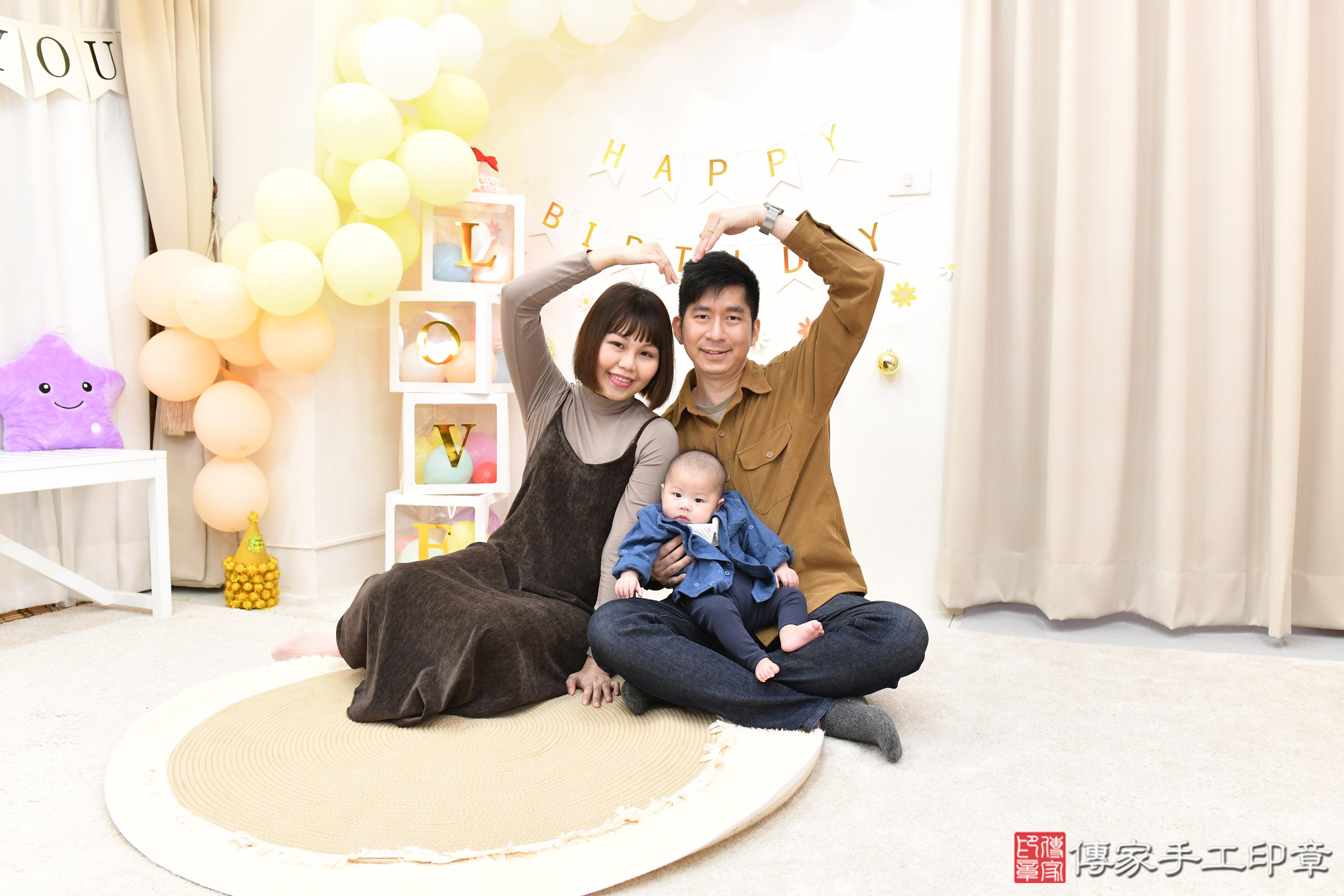 傳家手工印章高雄店、抓周、度脺、美式風會場、傳家嬰兒古禮、吉祥話、抓周道具物品24種、拍照。抓周證書。寶寶抓周、滿周歲、生日快樂、祝福