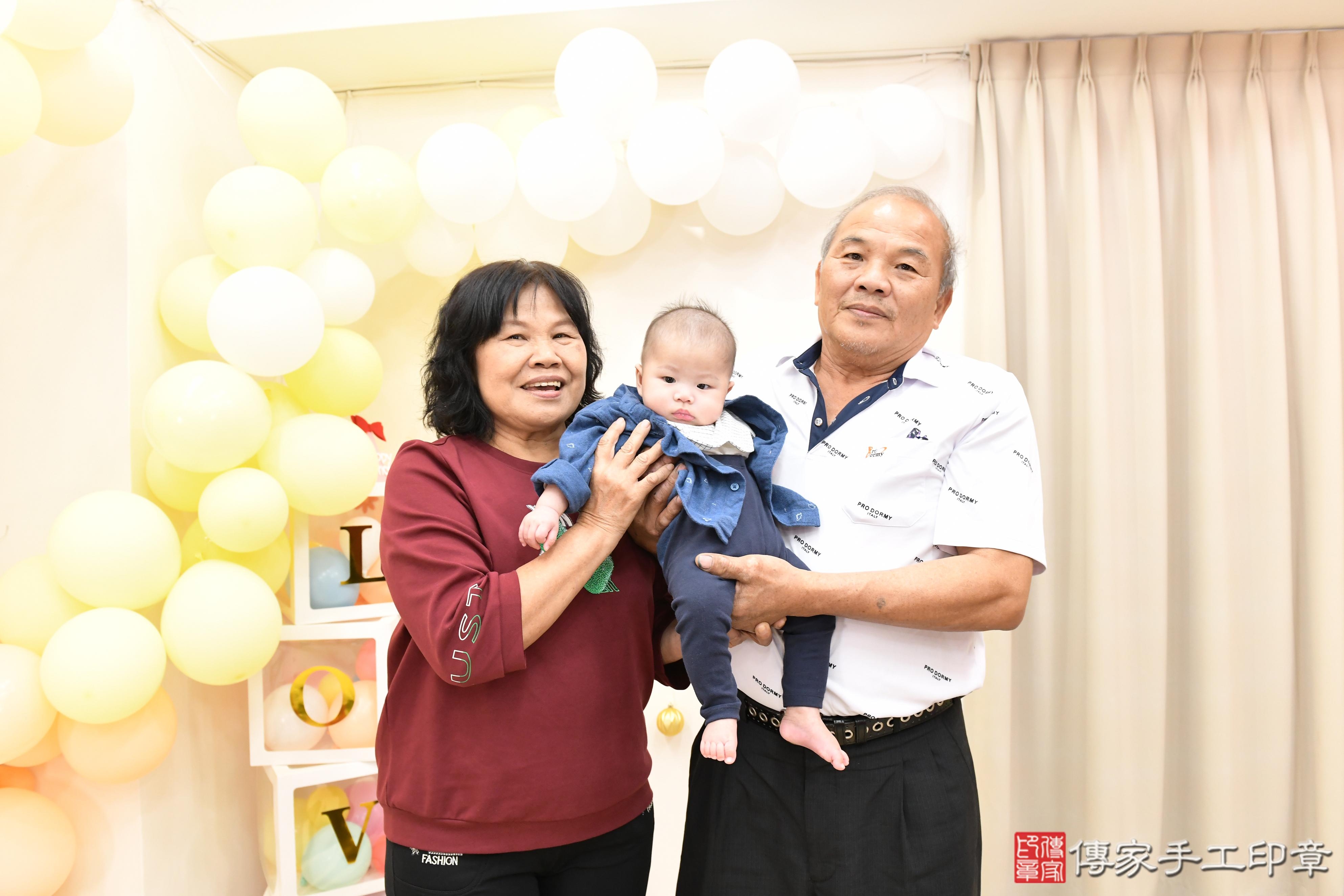 傳家手工印章高雄店、抓周、度脺、美式風會場、傳家嬰兒古禮、吉祥話、抓周道具物品24種、拍照。抓周證書。寶寶抓周、滿周歲、生日快樂、祝福