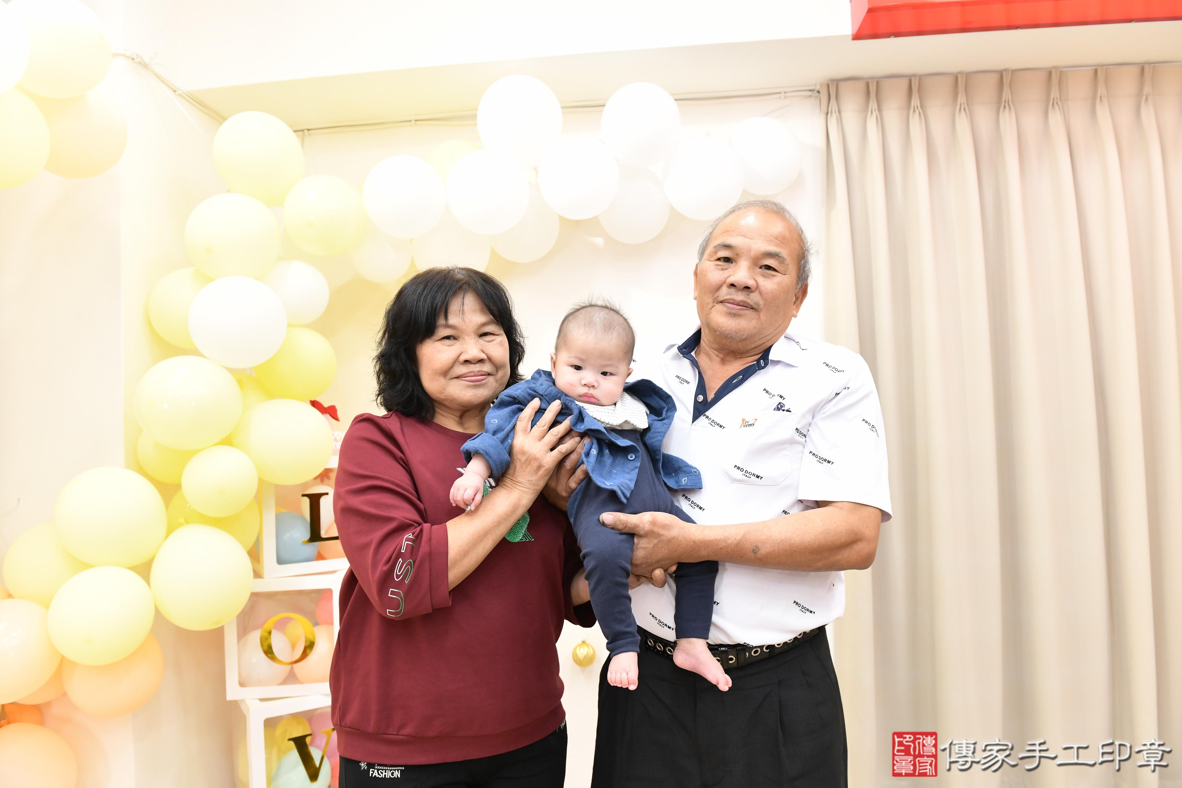 傳家手工印章高雄店、抓周、度脺、美式風會場、傳家嬰兒古禮、吉祥話、抓周道具物品24種、拍照。抓周證書。寶寶抓周、滿周歲、生日快樂、祝福